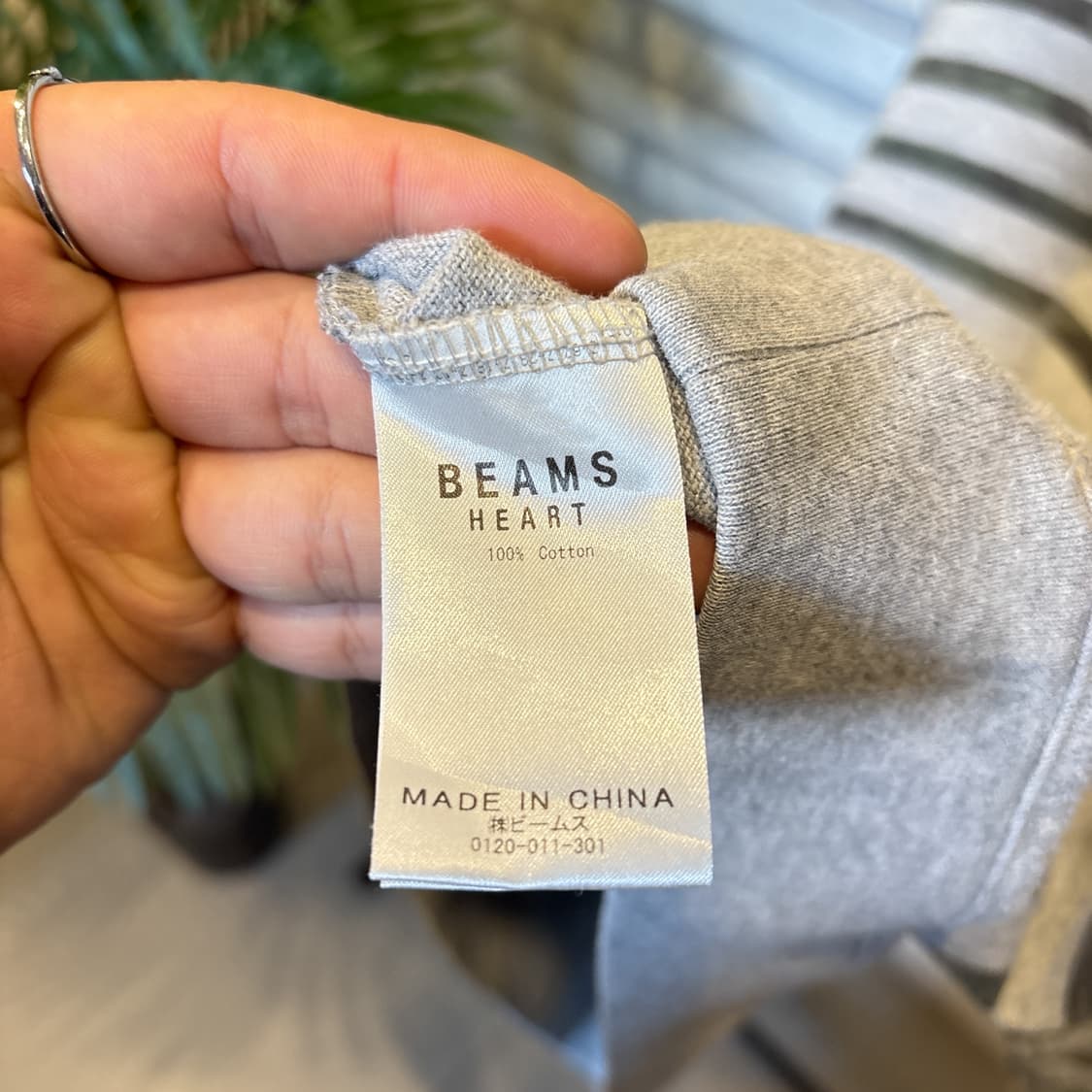 빔즈 스프라이프 스웻셔츠 카모패턴 라벨패치 디테일 그레이 상품이미지8