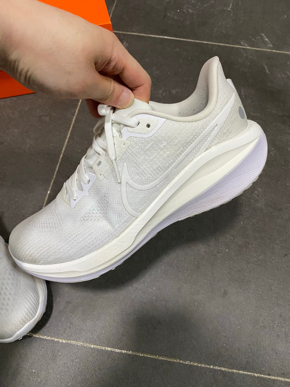 풀박스)나이키 보메로17 러닝화 260 운동화-화이트 상품이미지4