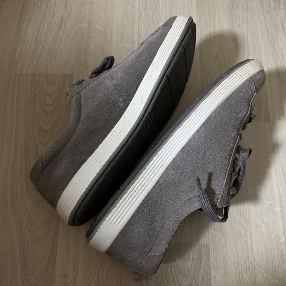 프라다 남성 스웨이드 로고 스니커즈 그레이 7.5 (270) 상품이미지9