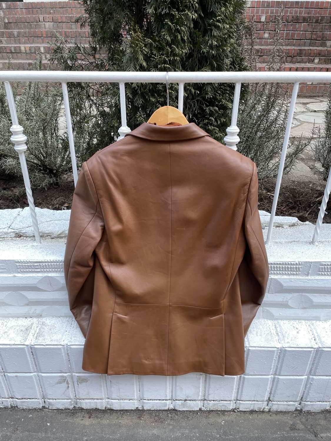 로에베 레더 테일러드 자켓 싱글 버튼 플랩 포켓 디테일 레귤러핏 브라운 상품이미지2