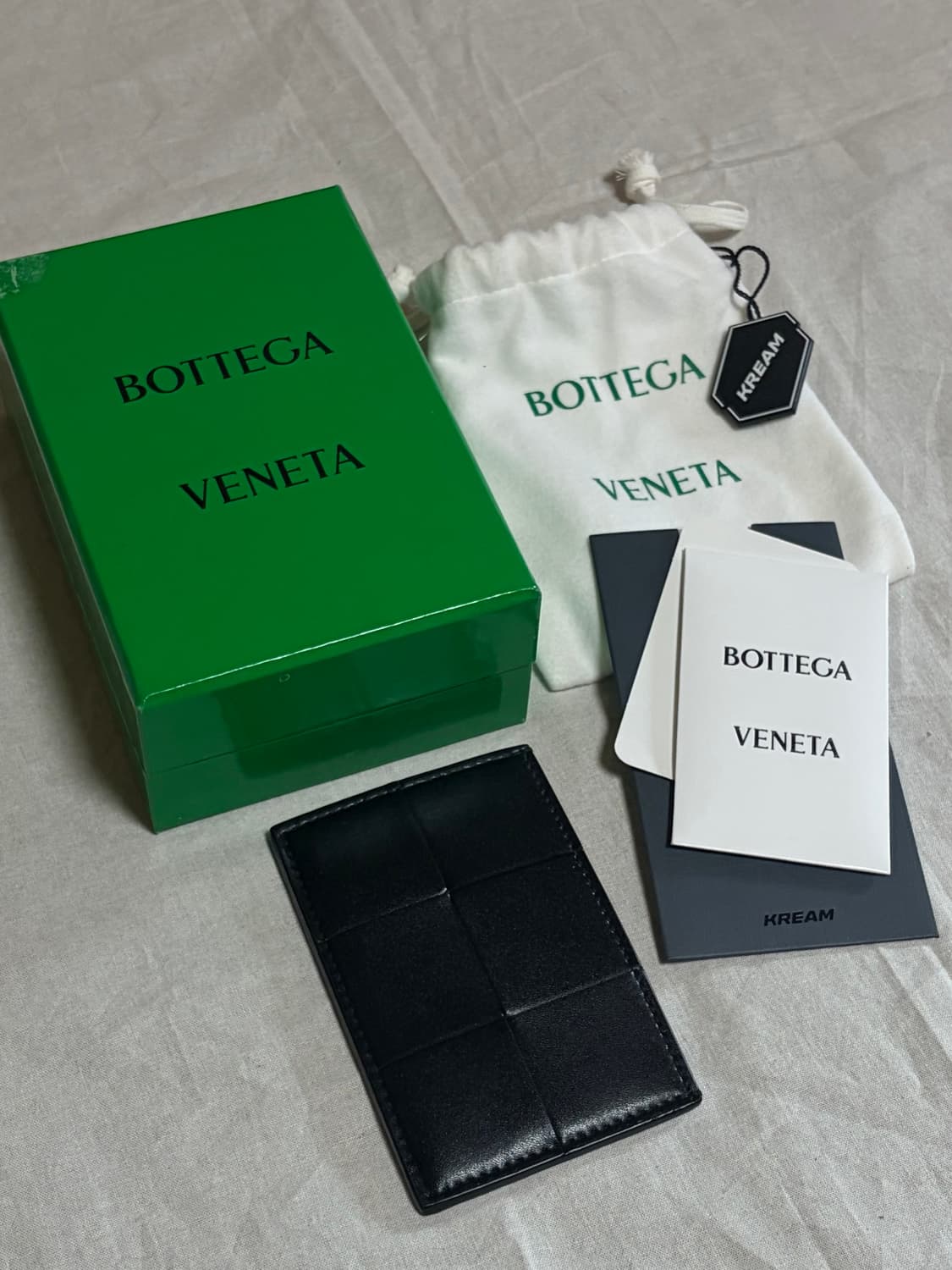 보테가 베네타 카프스킨 카드지갑 상품이미지1