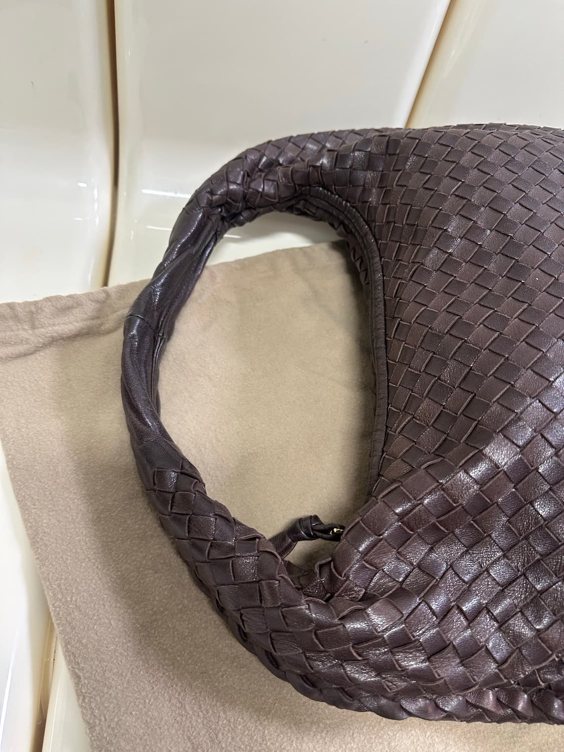 [A 정품] 보테가베네타 호보백 스몰 다크브라운 상품이미지6