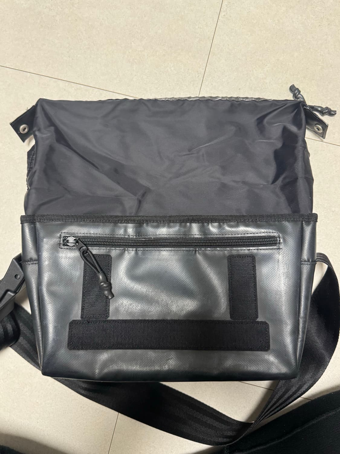 아더에러 애드모아 크로스백 상품이미지5