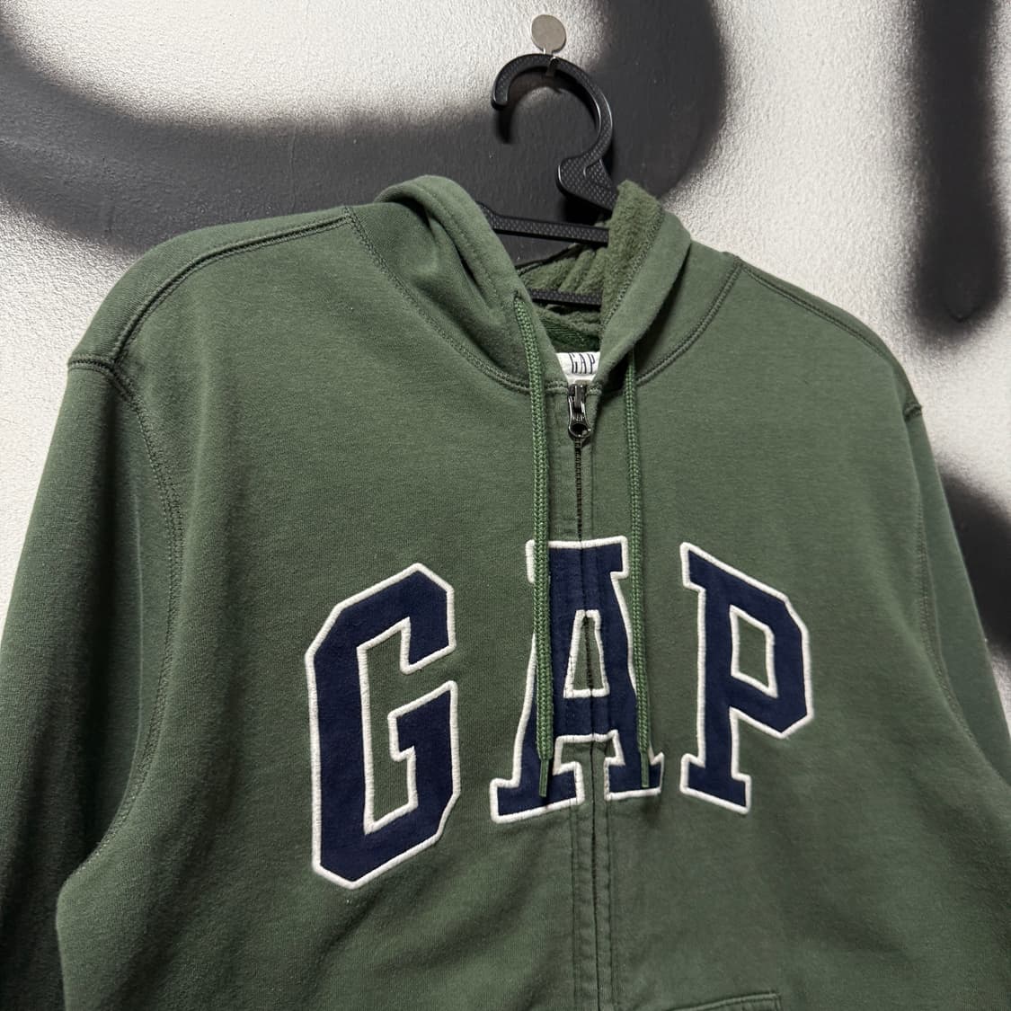 갭 아치 로고 딱붙핏 집업 후디 카키 상품이미지3