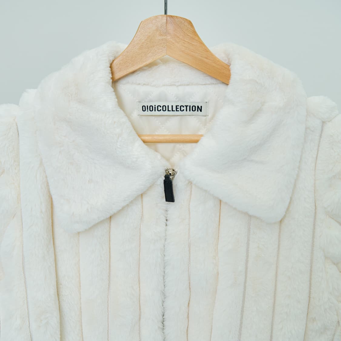 OiOi 오아이오아이 라인 퍼자켓 아이보리 로제 착용 상품이미지4