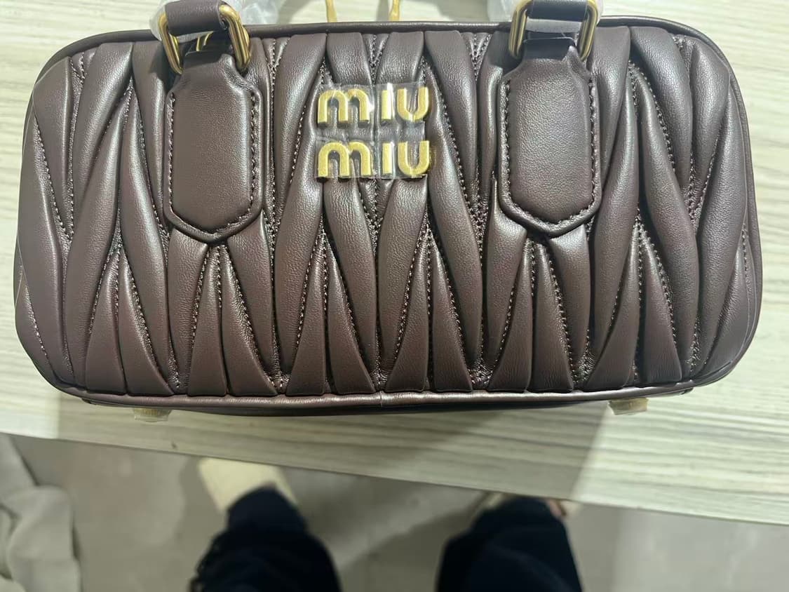 우 미우 아르카디 마테라쎄 나파 레더 미니백 상품이미지1