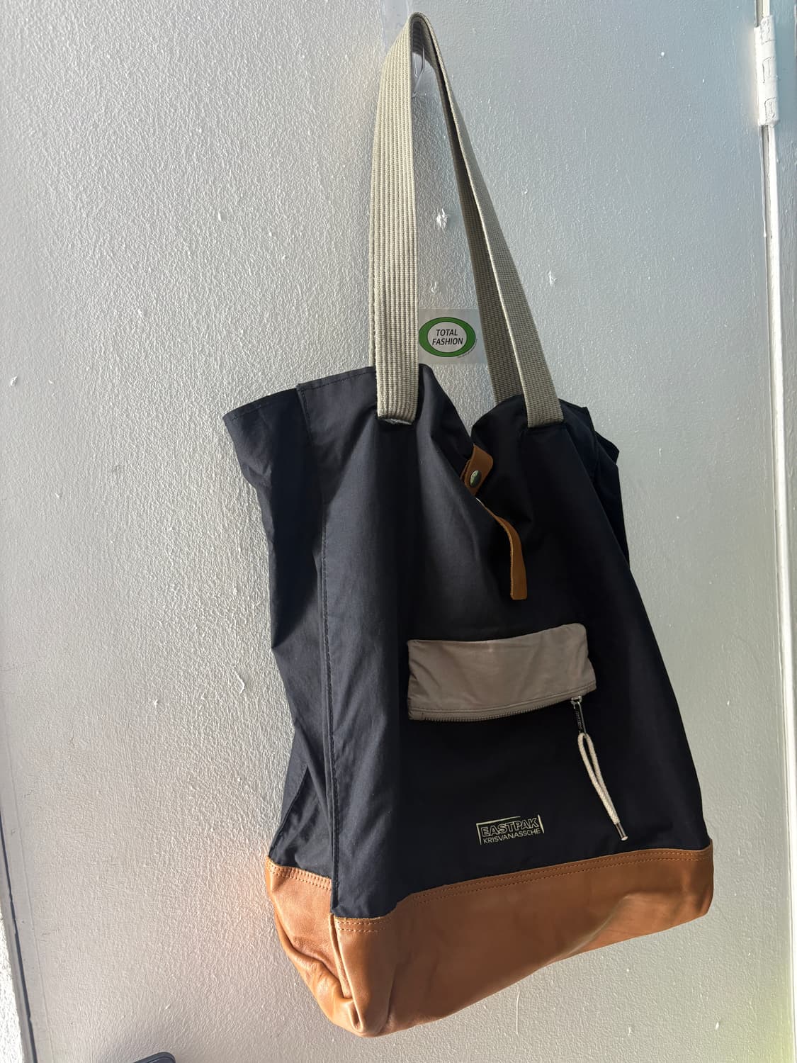 TTF✳️2011FW 크리스반아쉐 x 이스트팩 키링 숄더백 상품이미지1