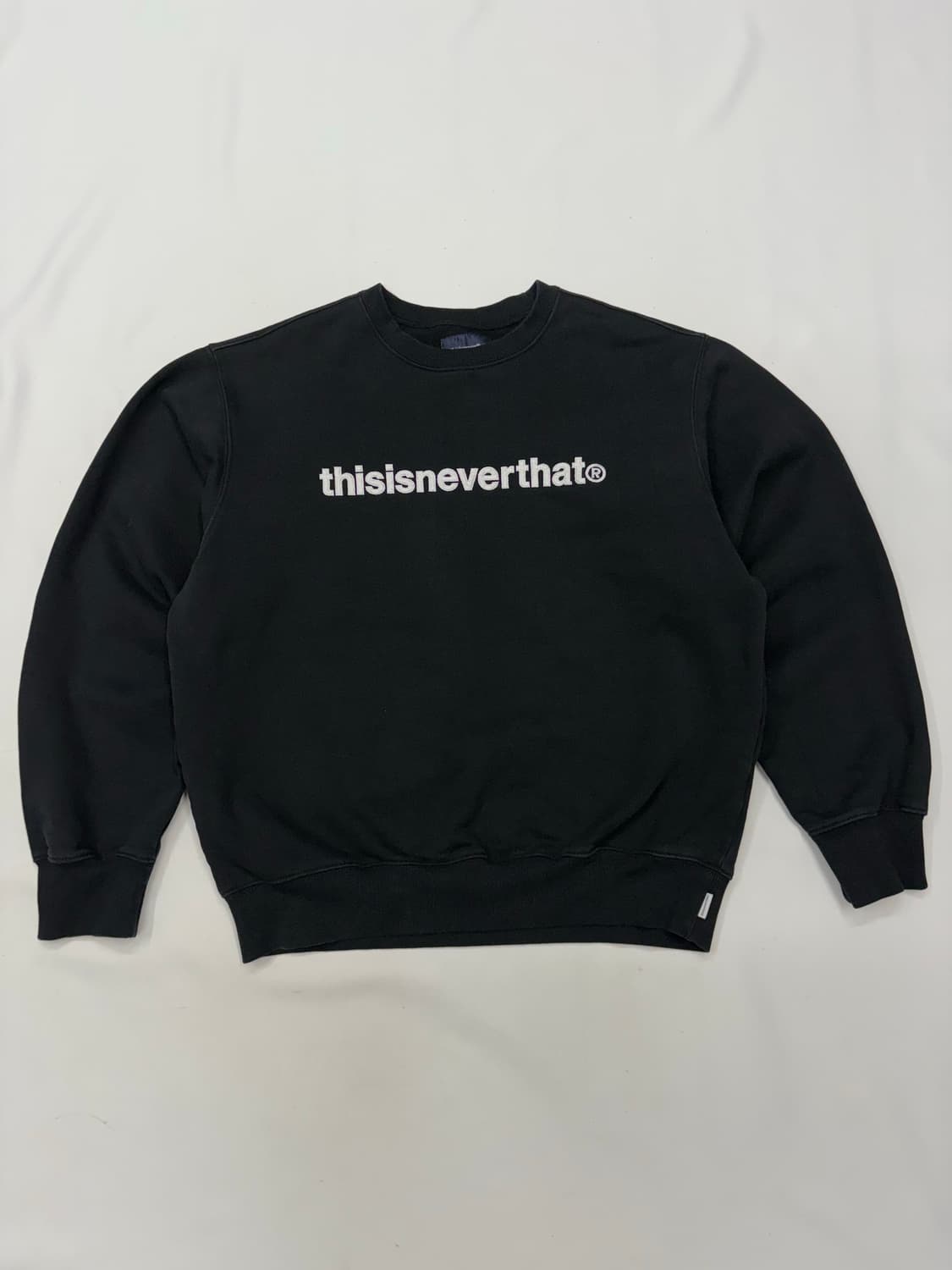 디스이즈네버댓 미들로고 맨투맨   Size:  L  55 60 62 cm 상품이미지1