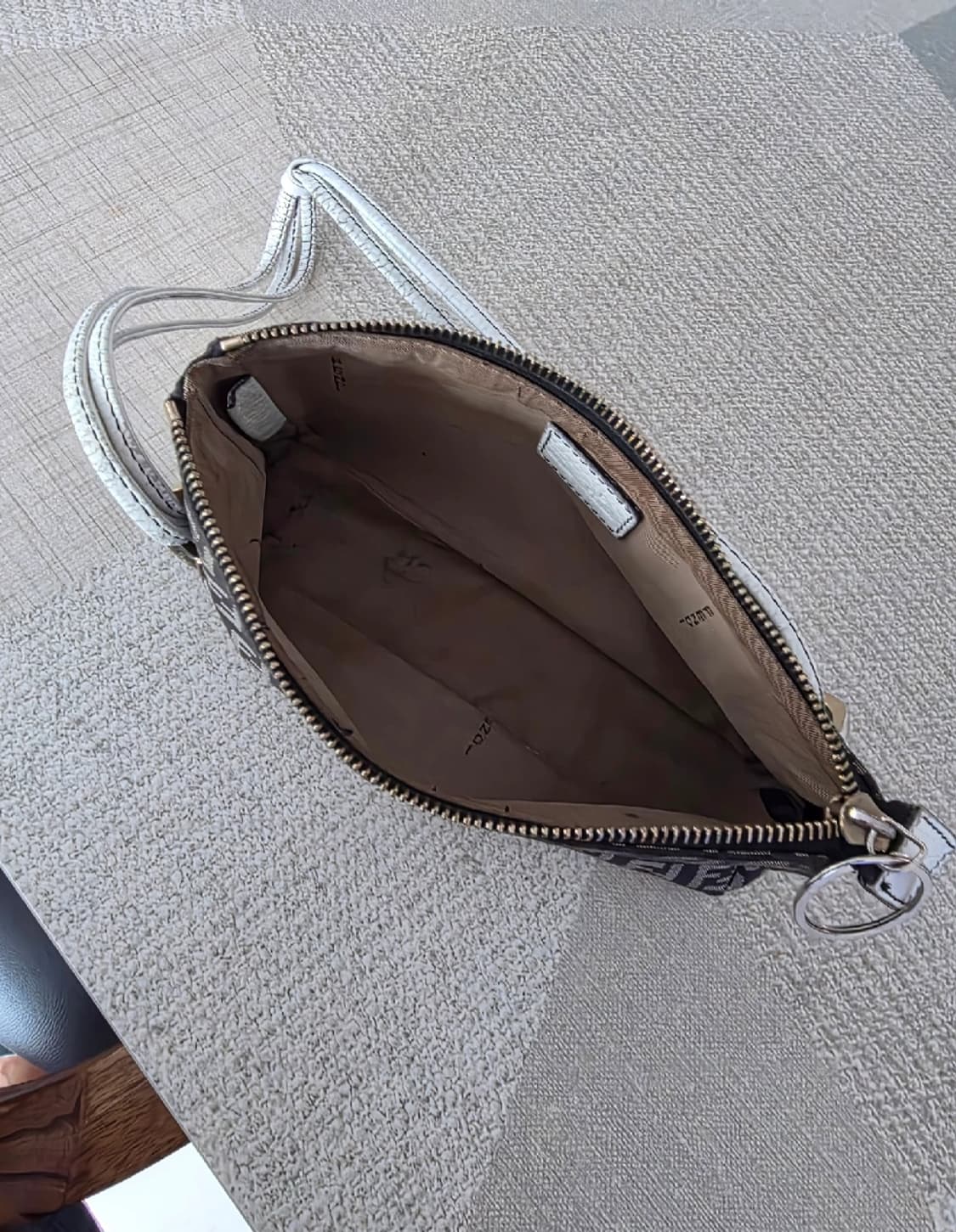 펜디 주카 패턴 미니 숄더백 상품이미지3