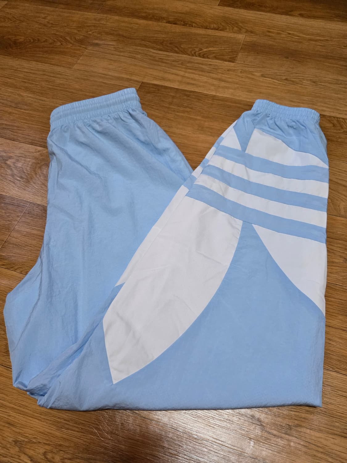 아디다스 트레포일 빅로고 스카이블루 조거팬츠(택달린새상품) 상품이미지6