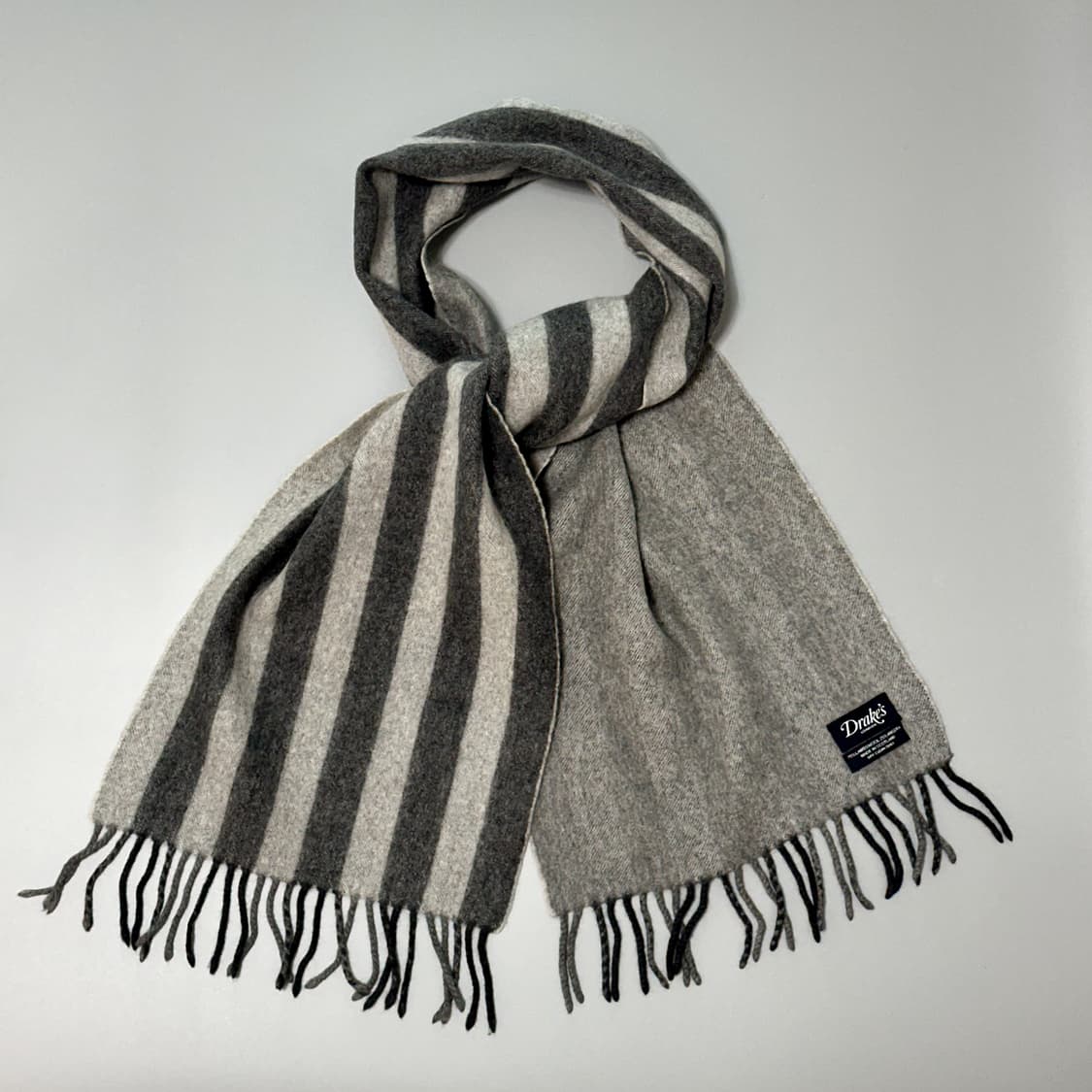 [Drakes] 드레익스 더블페이스 머플러(그레이 스트라이프) 상품이미지1