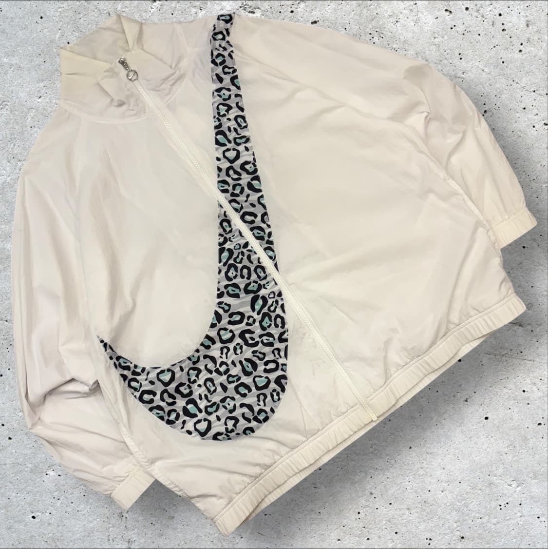 [XL] 나이키 레오파드 스우시 바람막이 화이트 B404 상품이미지1