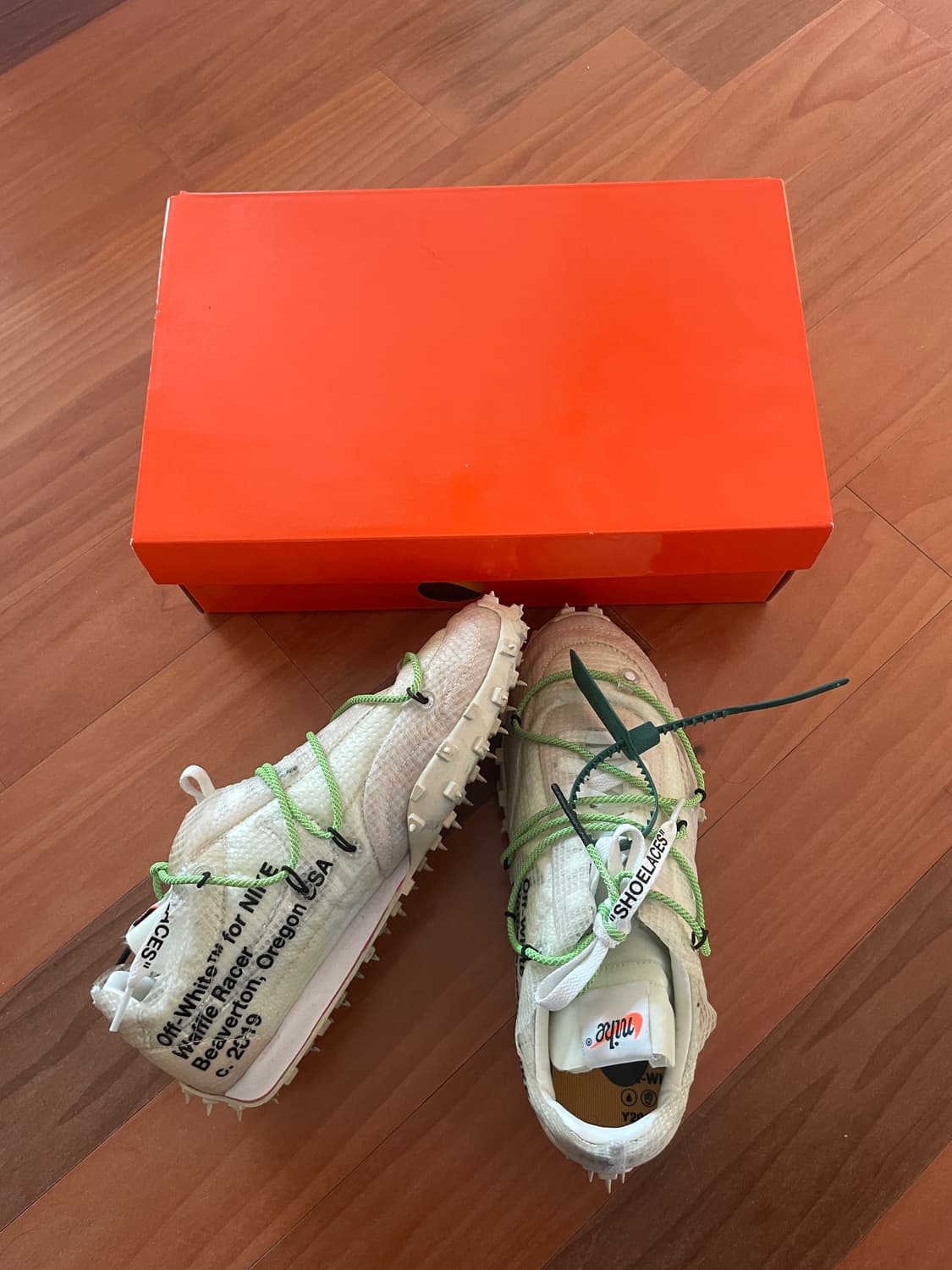 나이키 오프화이트 와플레이서 흰초 255사이즈 판매합니다 상품이미지1