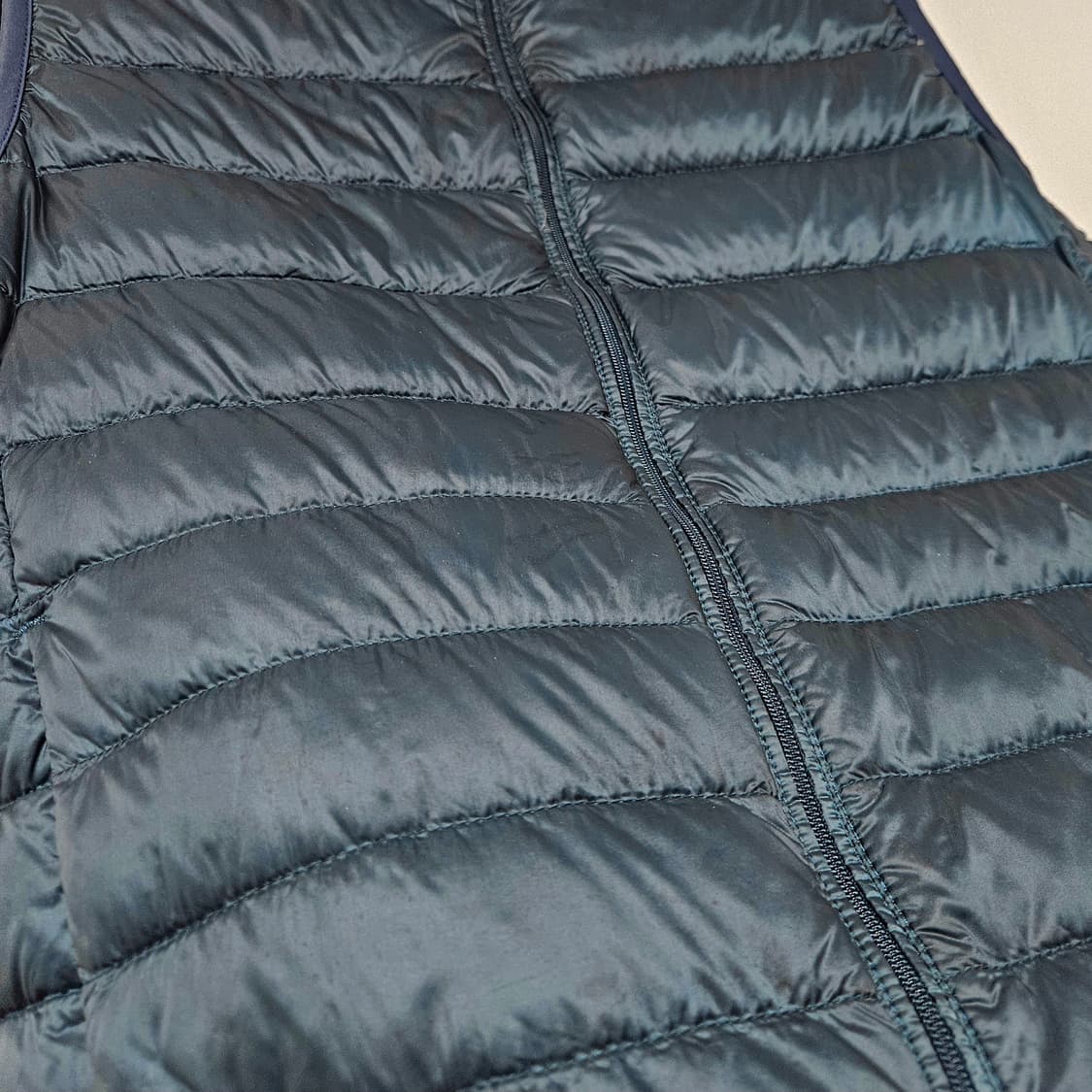 L 100) 유니클로 다크그린 오리털 경량 패딩조끼 상품이미지4