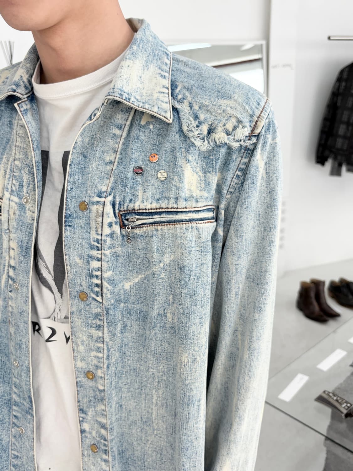 니콜클럽포맨 디스트레스드 웨스턴 데님셔츠 상품이미지2