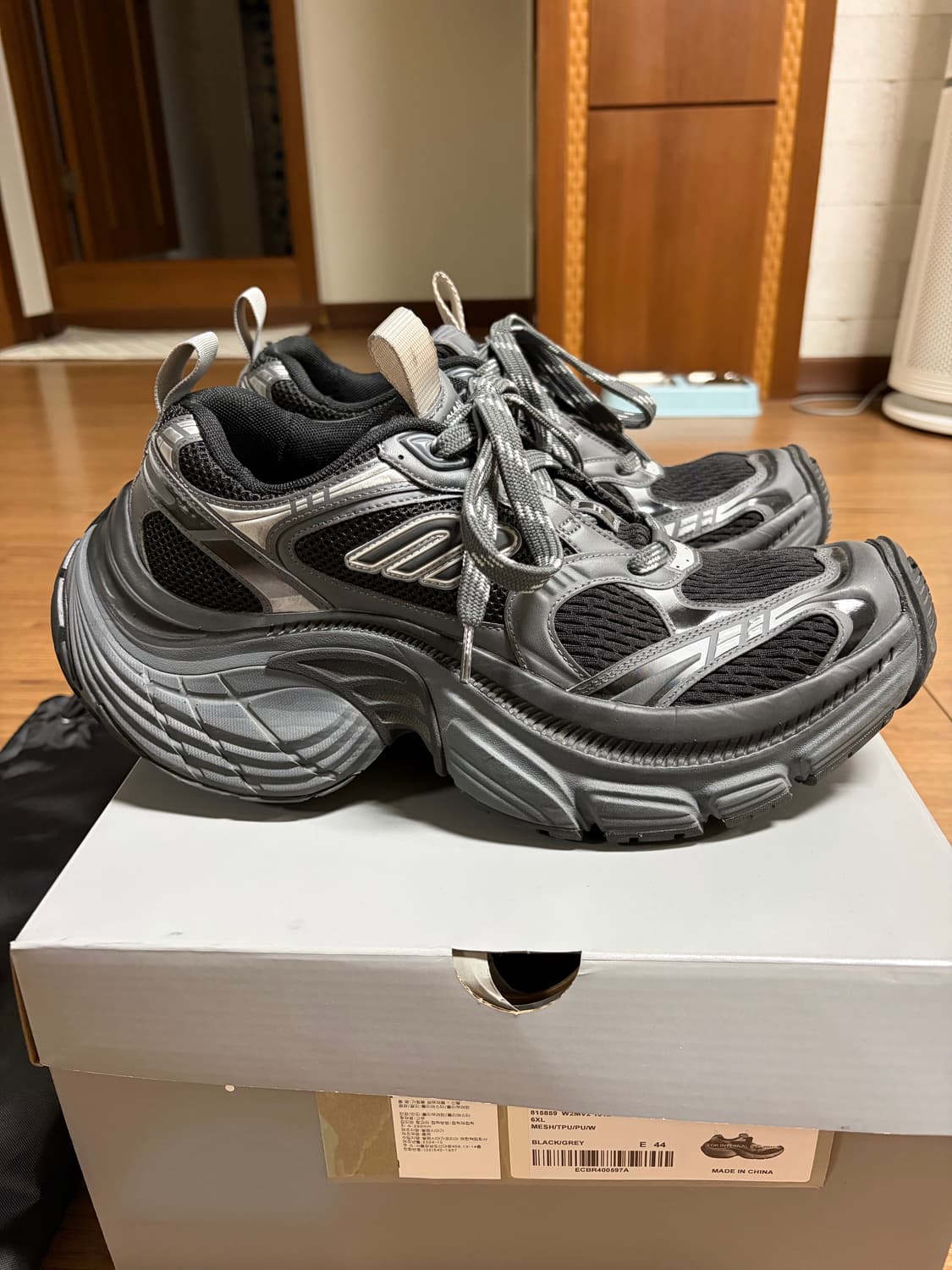 (44) 발렌시아가 6XL 블랙 상품이미지4