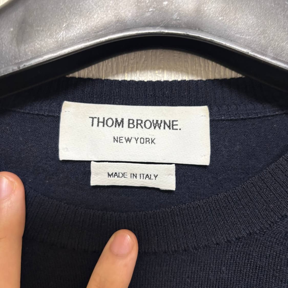 [2] 톰브라운 사선완장 울 니트 네이비 상품이미지2