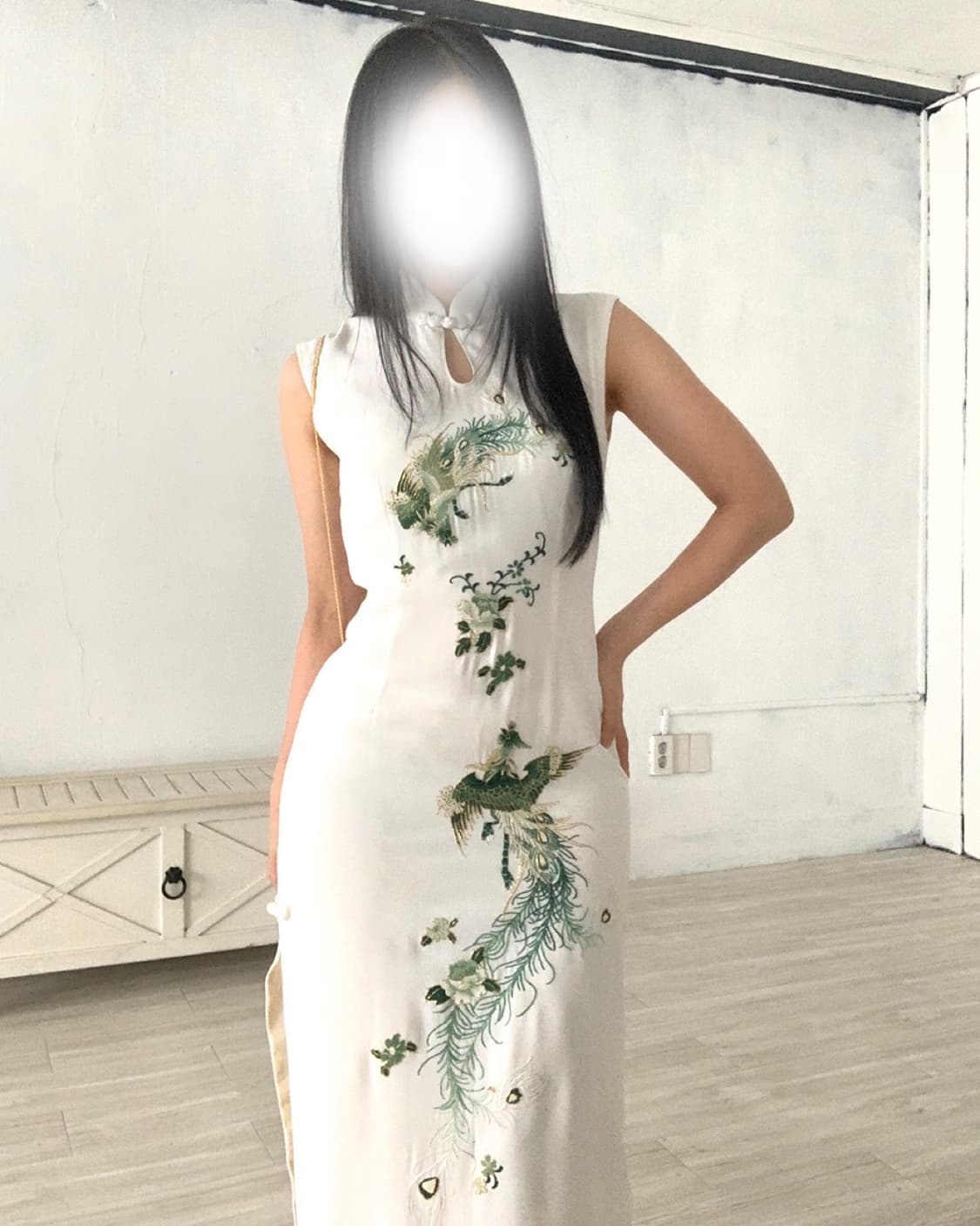 White Oriental Green Embroidery Qipao 상품이미지3