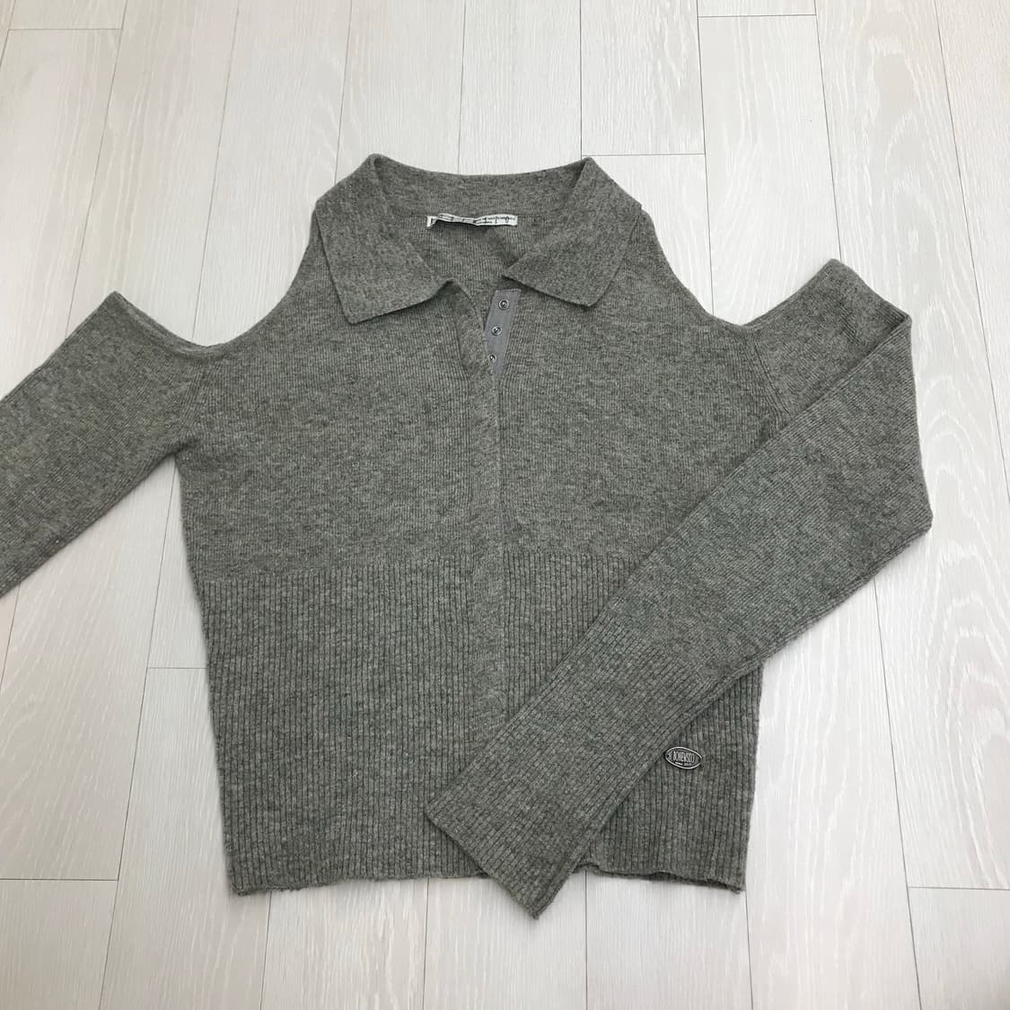 보헤미안서울 숄더 홀 니트 스톤그레이 상품이미지3