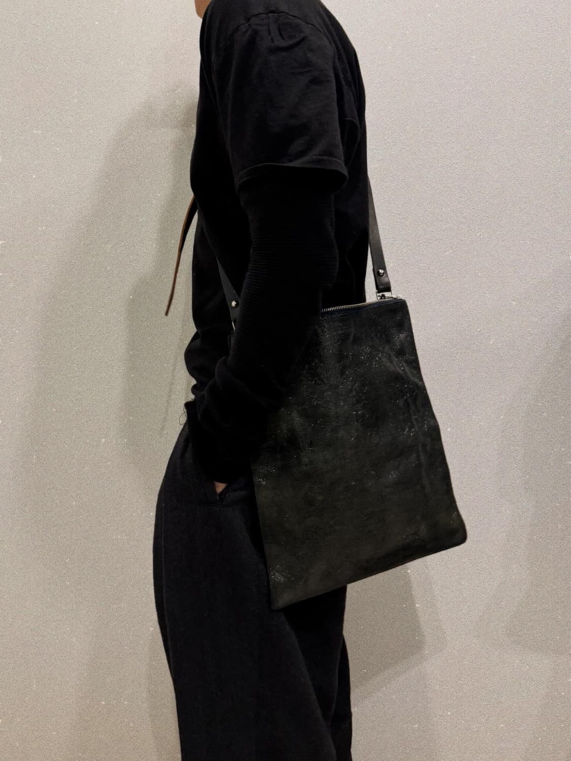 꼼데가르송 크랙 코티드 피그레더 미니 숄더백 상품이미지1