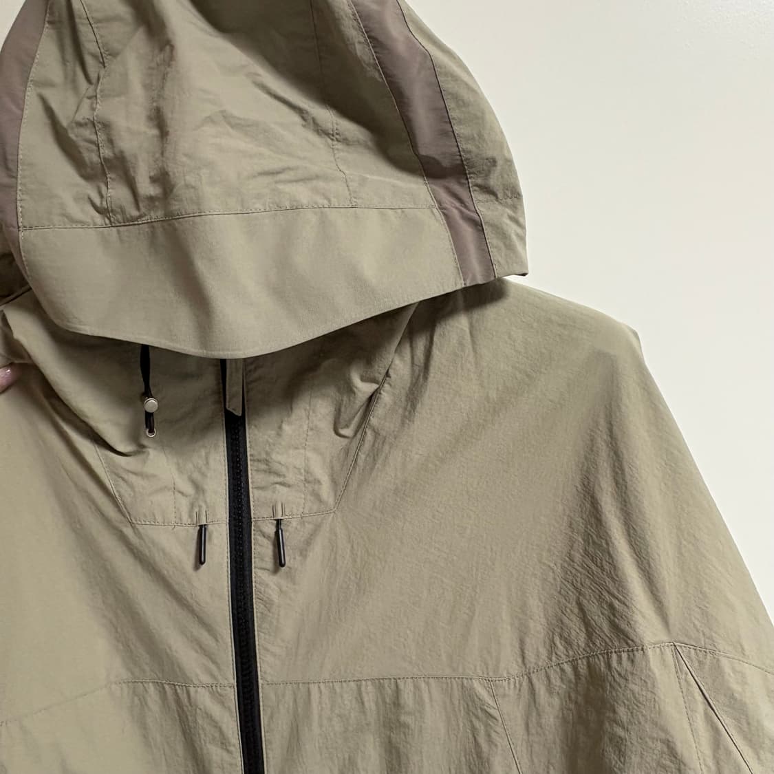 인사일런스 후드 윈드브레이커 베이지 상품이미지2