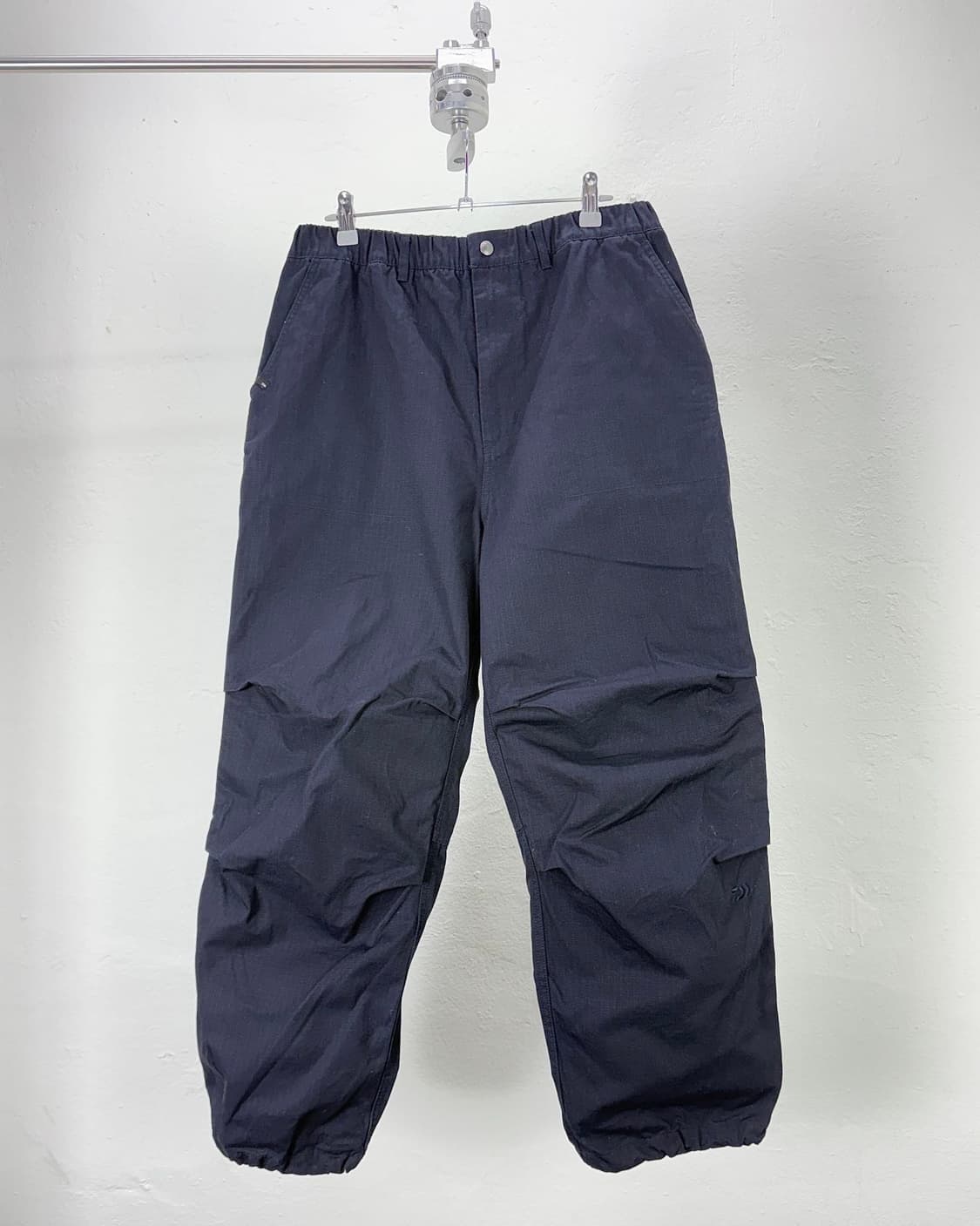 다이와피어39 딥 네이비 코튼 파라슈트 리거 팬츠 상품이미지1