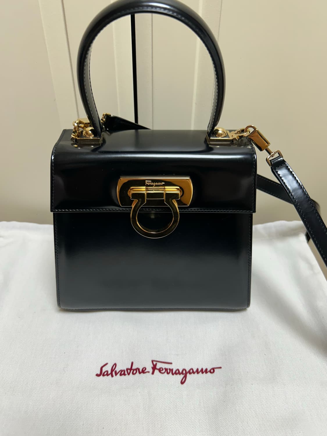 Ferragamo 페라가모 켈리백/아이코닉 탑핸들(스몰) 상품이미지1