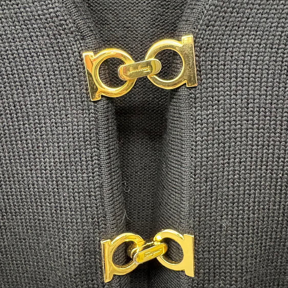 페라가모 블랙 금장 장식 가디건 여/XS 상품이미지3