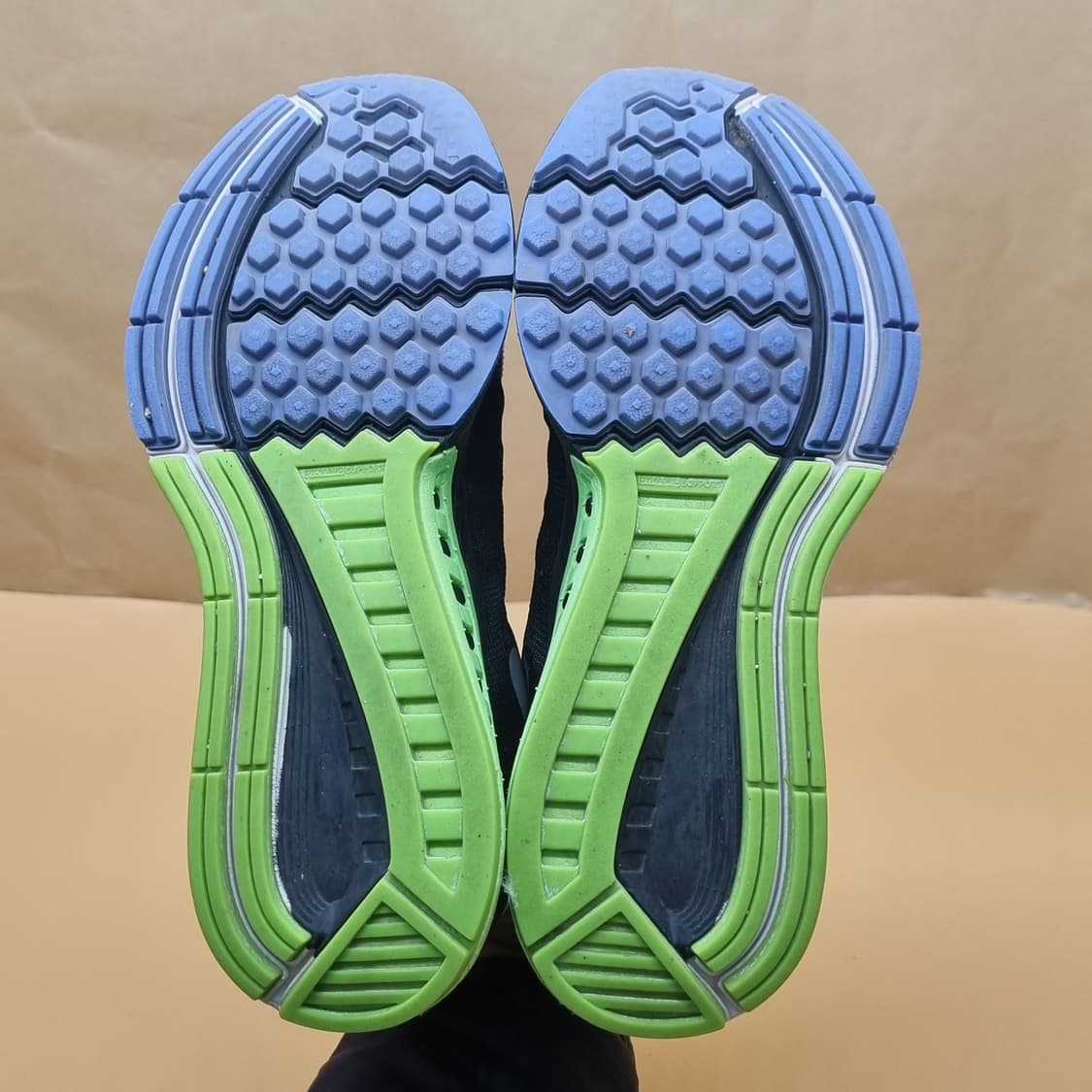 나이키 에어줌 스트럭쳐18 여성런닝화230  상품이미지3