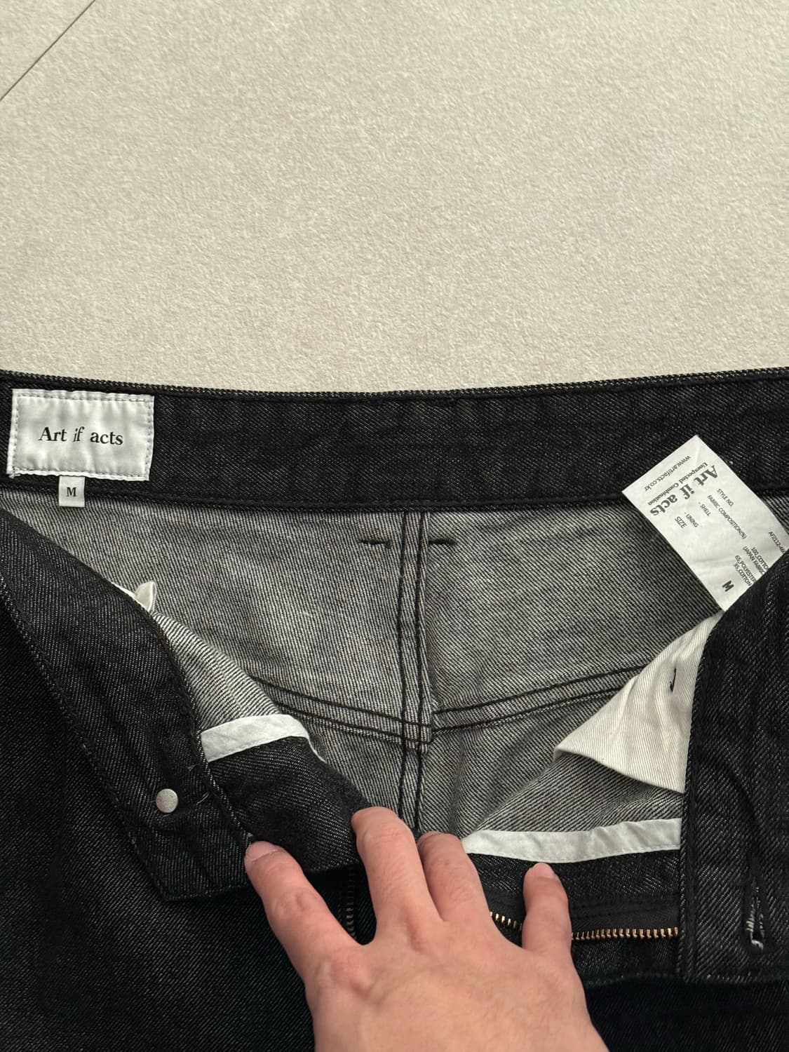 아트이프액츠 원턱 커브드 데님 블랙 (M) 상품이미지2