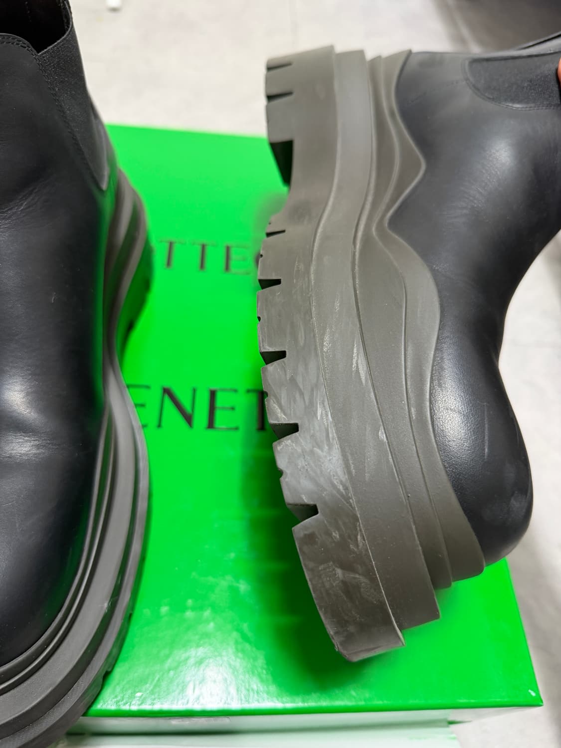 [42] 보테가베네타 타이어 앵클 첼시 부츠 블랙캠핑 상품이미지6