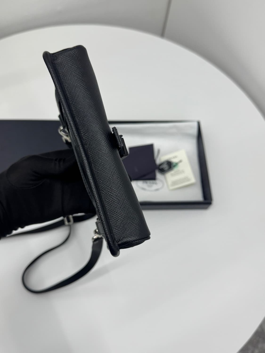 [백화점] 프라다 리나일론 앤 사피아노 레더 스마트폰 케이스  상품이미지5