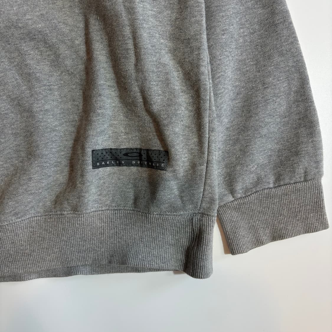 오클리 그레이 로고 맨투맨 상품이미지2