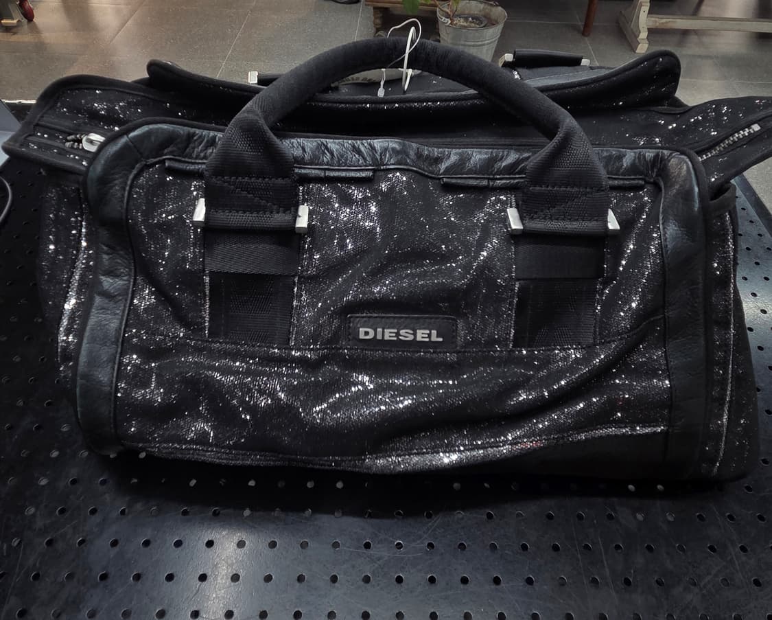 Diesel 디젤 블랙 글리터 빅토트백 상품이미지1