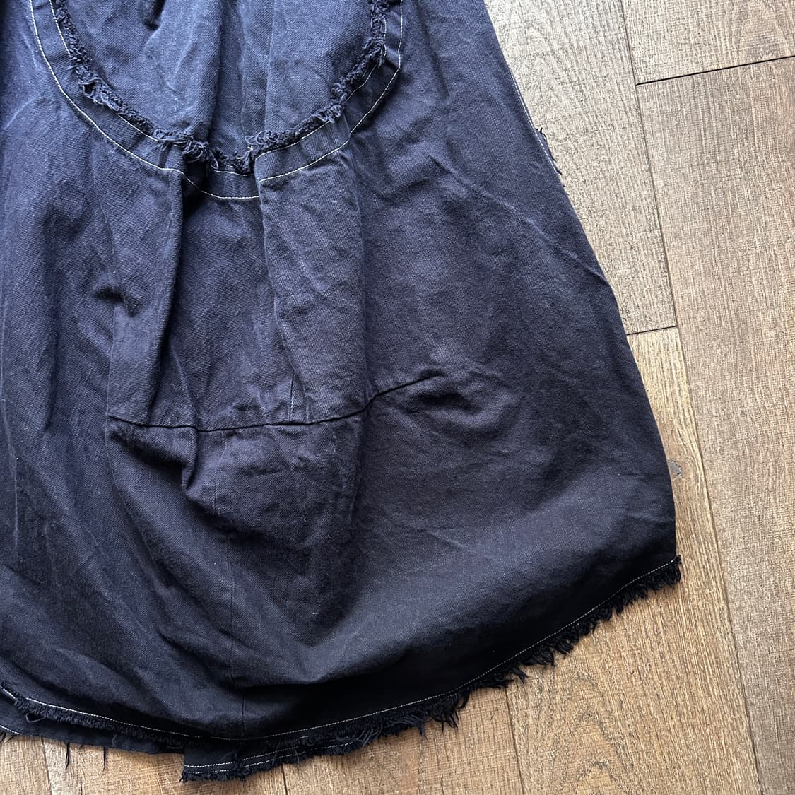 Uncut Loop Shape Distressed Skirt  상품이미지4