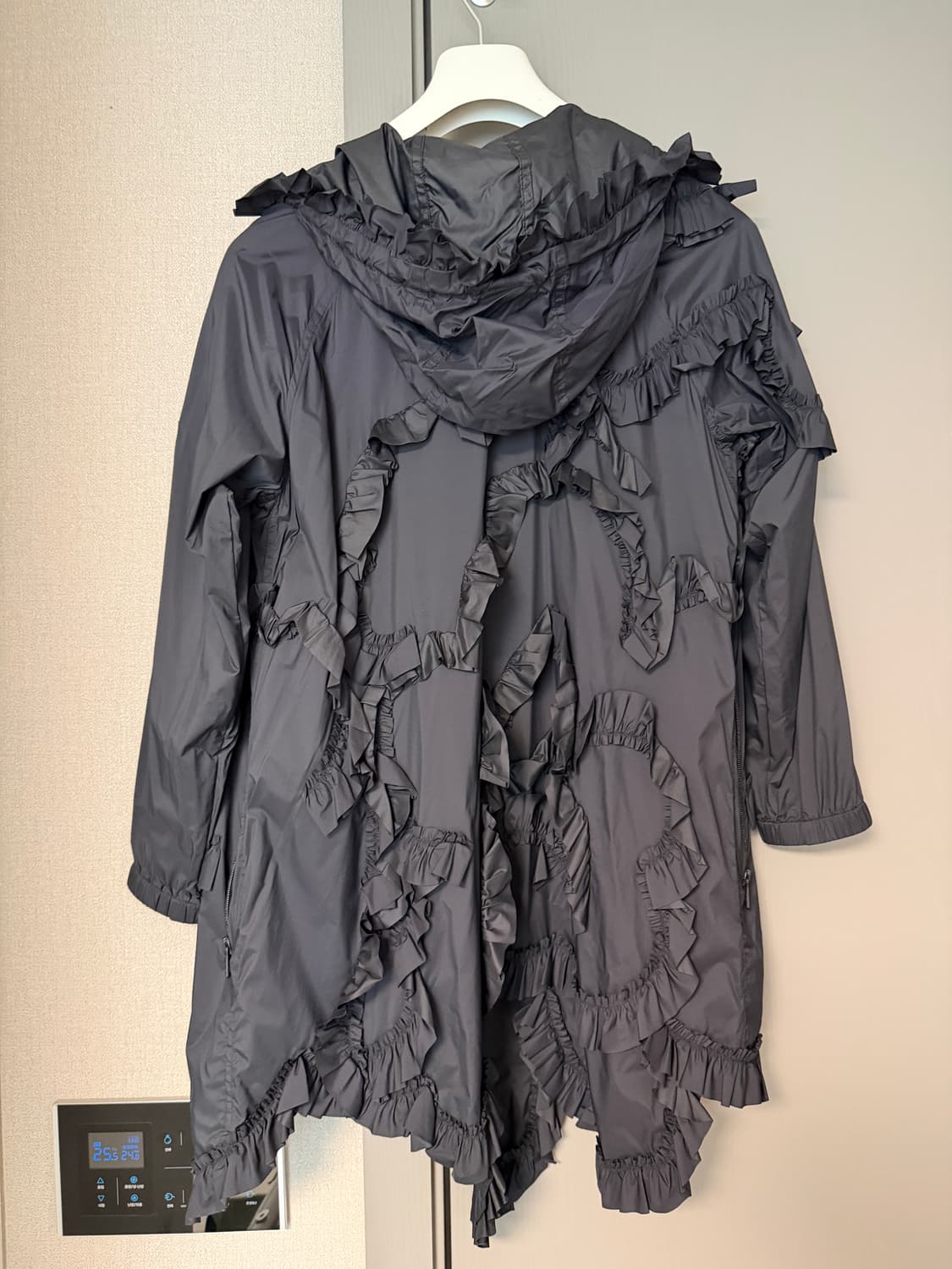 몽클레르 GENIUS × Simone Rocha 러플 나일론 아우터 /  상품이미지6