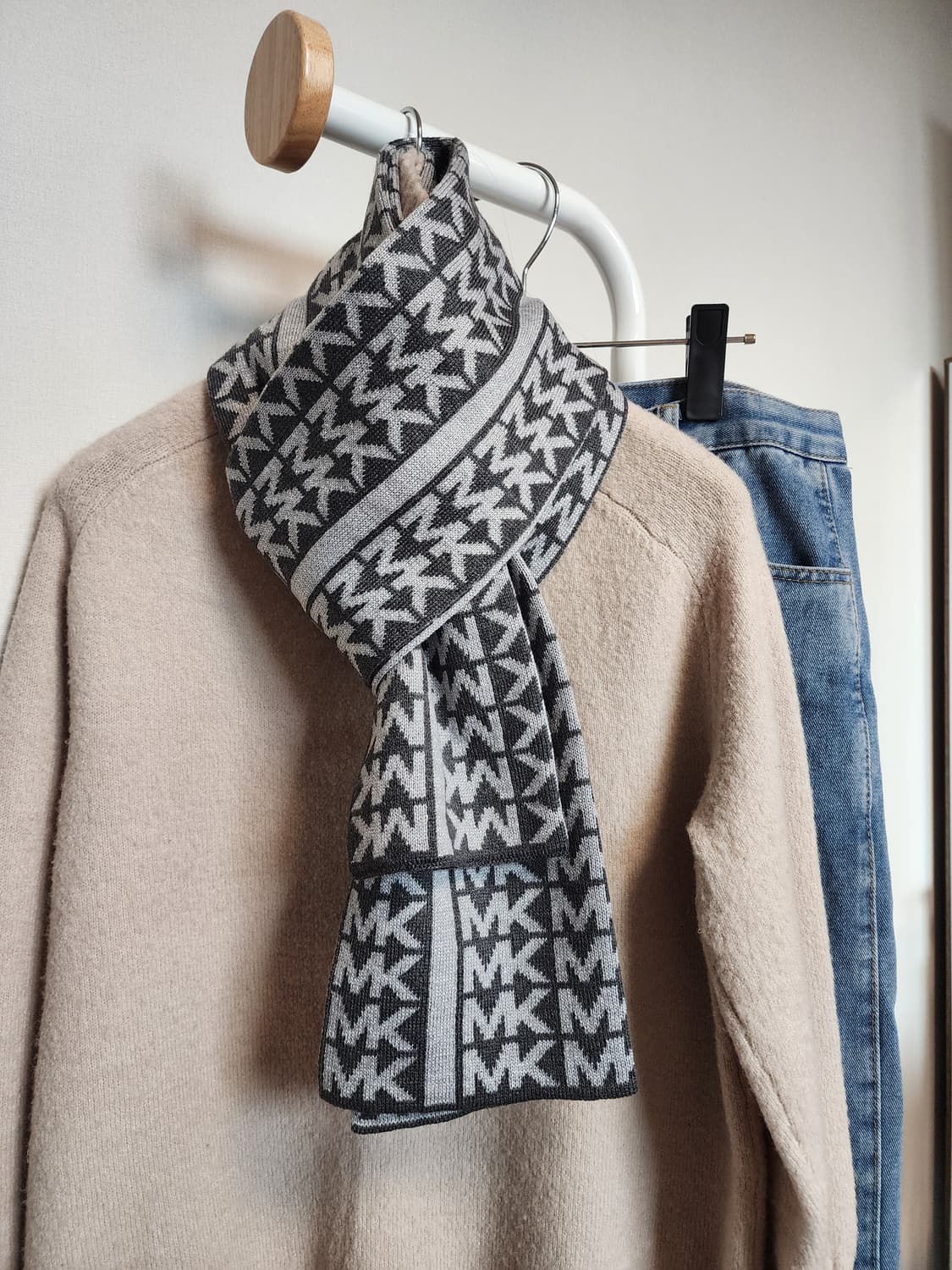 정품 마이클코어스 니트 머플러, 모자, 장갑 3종세트  상품이미지3