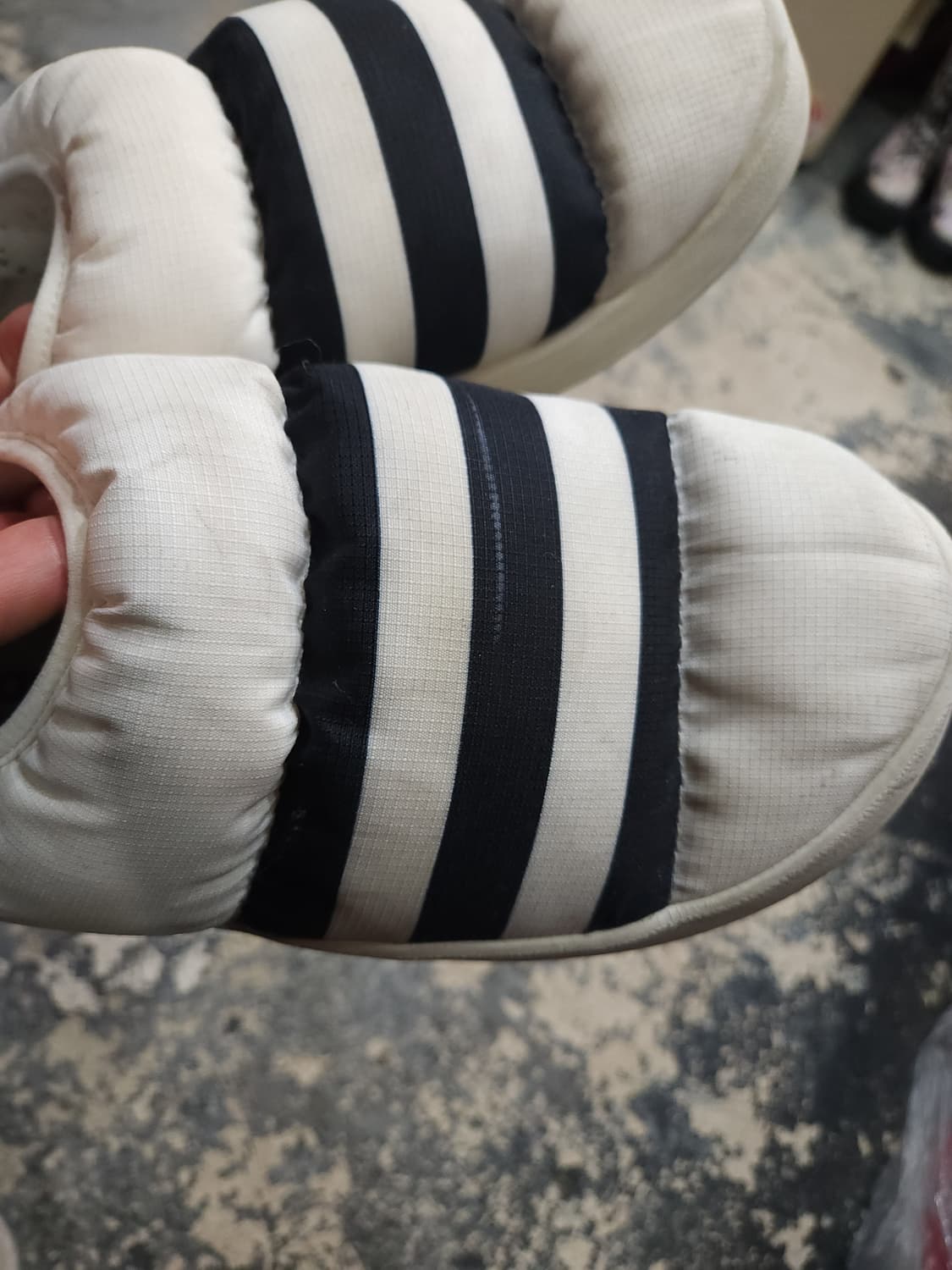 아디다스 퍼피렛 패딩 슬립온 265

 상품이미지8