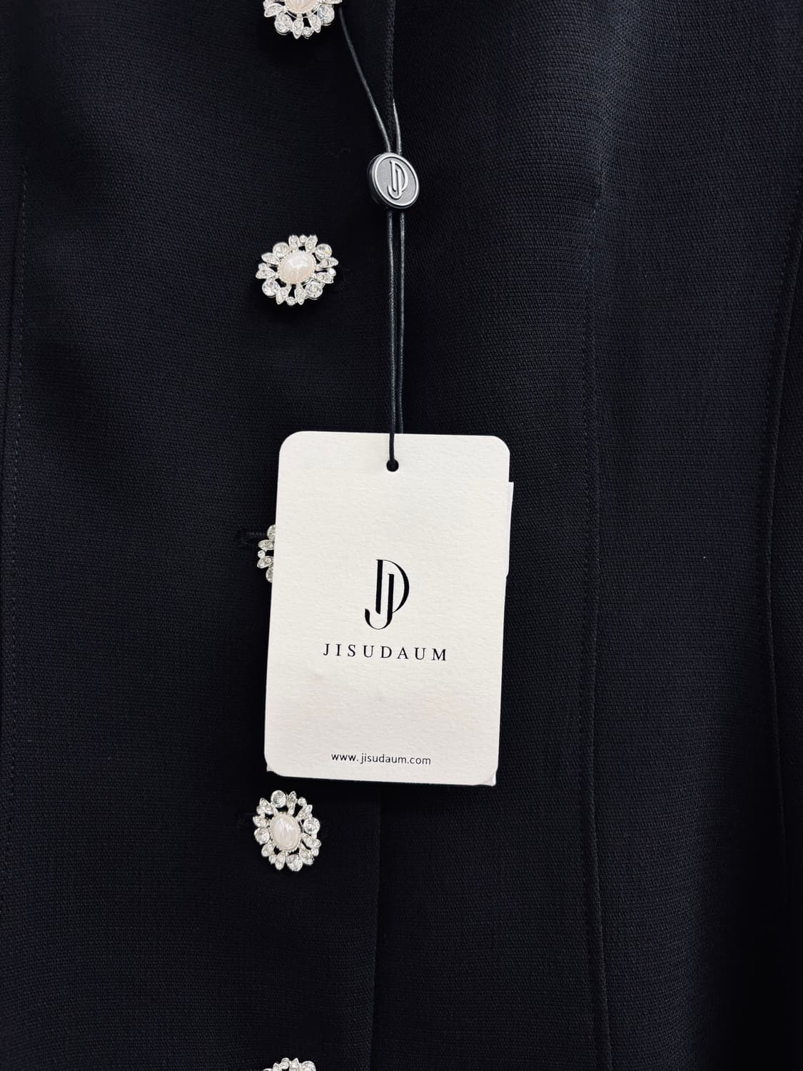 [새상품] 지수다움(JISUDAUM) 주얼리 버튼 플레어 롱 원피스 상품이미지2