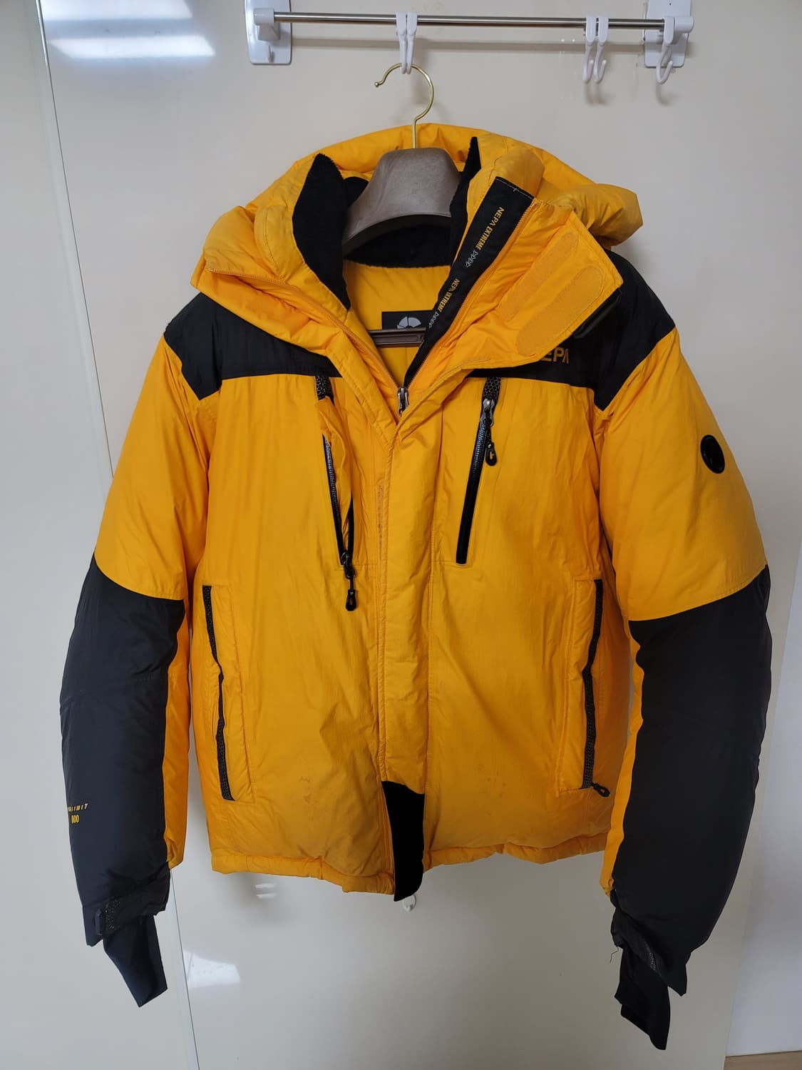 네파 구스다운 대장패딩 95표기 100정 상태굿 
 상품이미지1