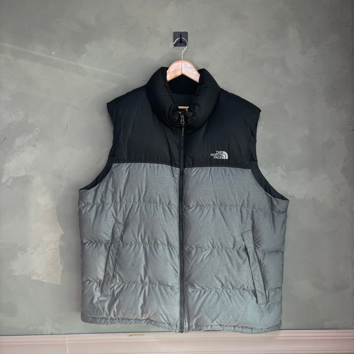 노스페이스 700 눕시 구스다운 패딩조끼 그레이 상품이미지1