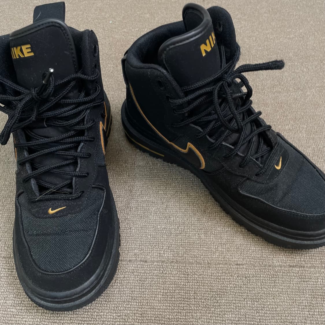 나이키 에어포스 1 부츠 코듀라 블랙 골드 DO6702-001 245 상품이미지3