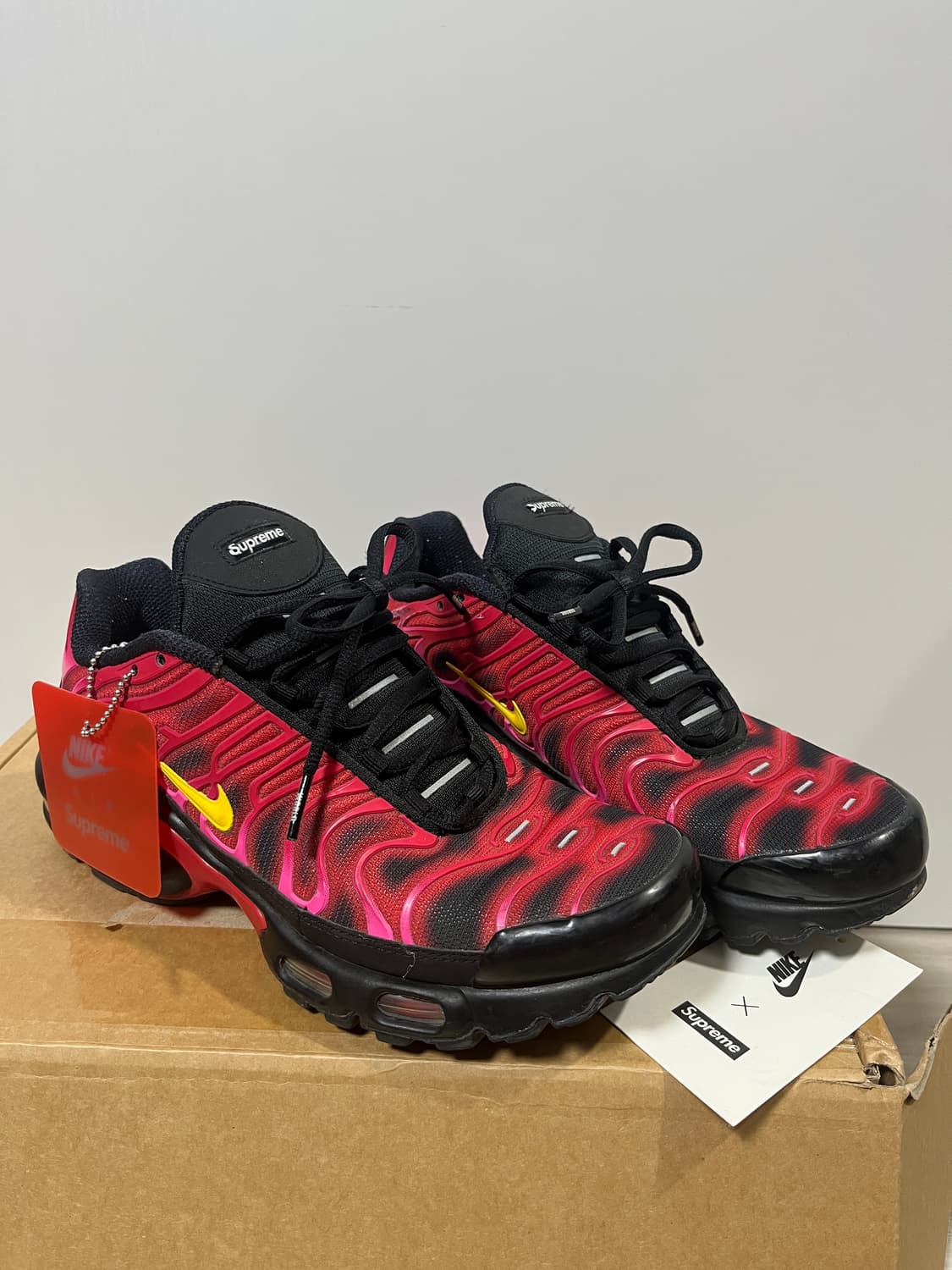 나이키 x 슈프림 에어맥스 플러스 TN 파이어 핑크 상품이미지1