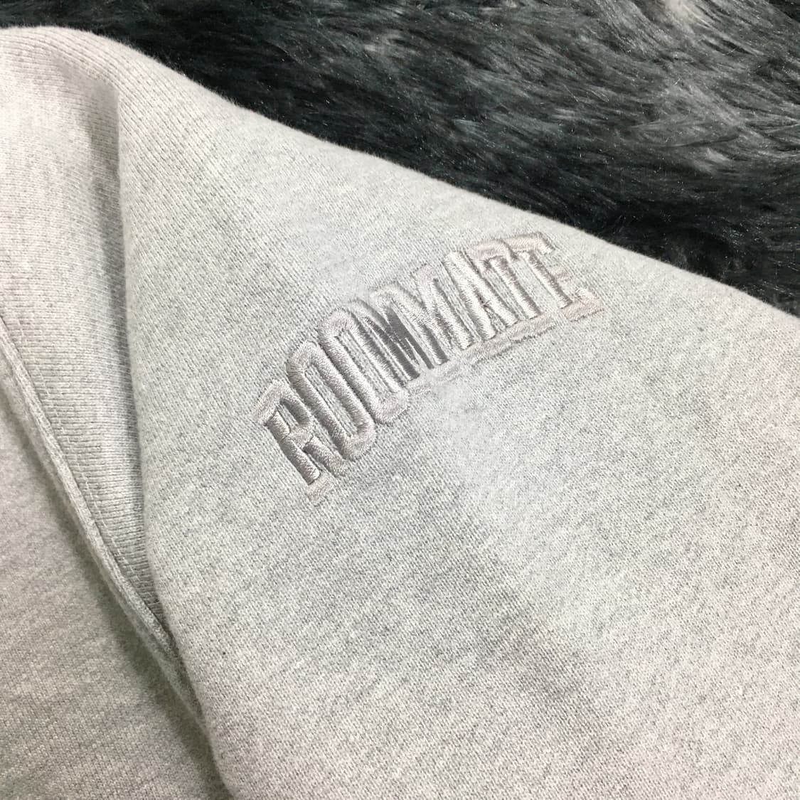 투티/0401 다크룸 darkr8m 후드티 그레이 자수로고 상품이미지3