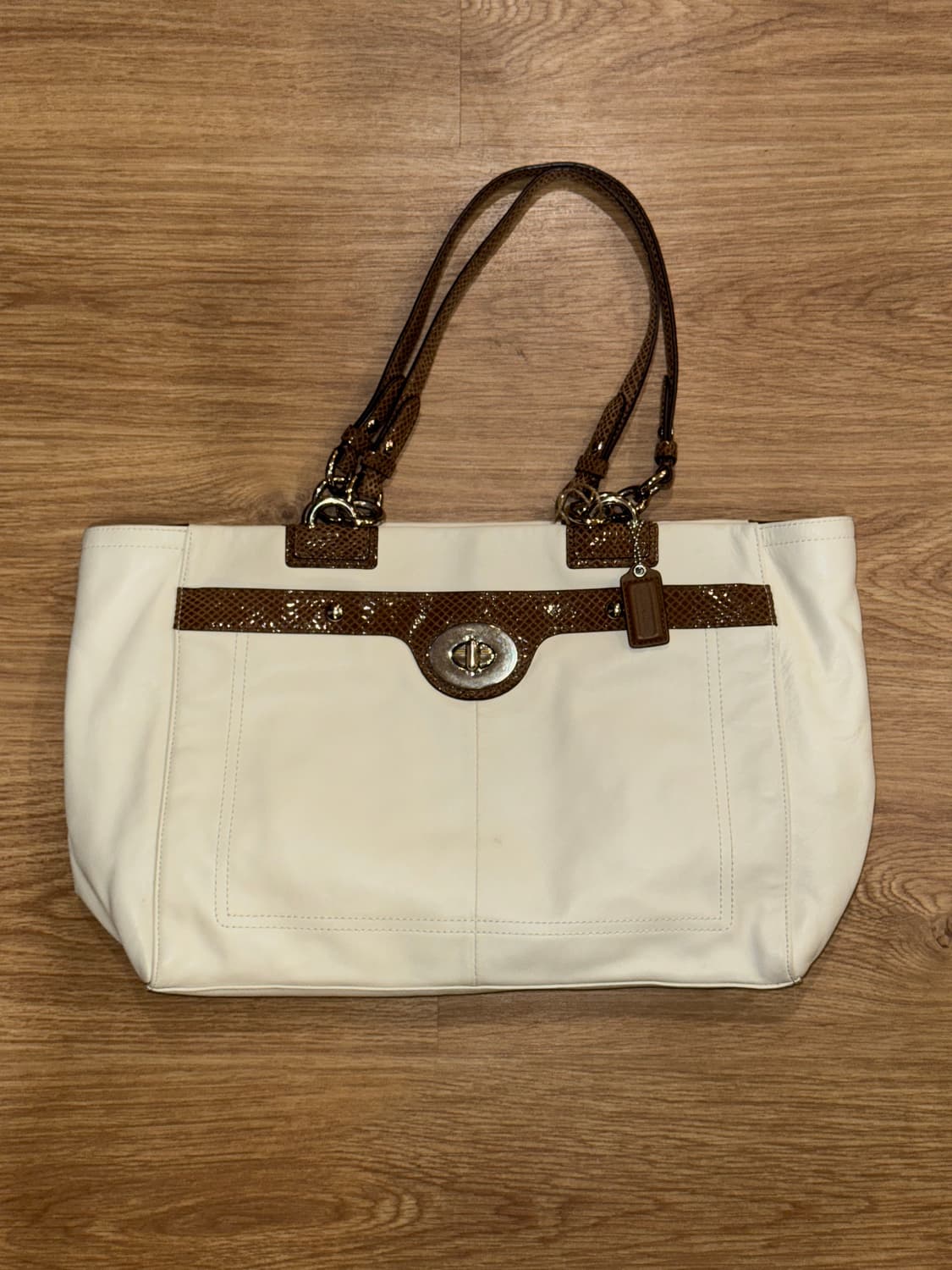 코치 아이보리 숄더백 상품이미지2