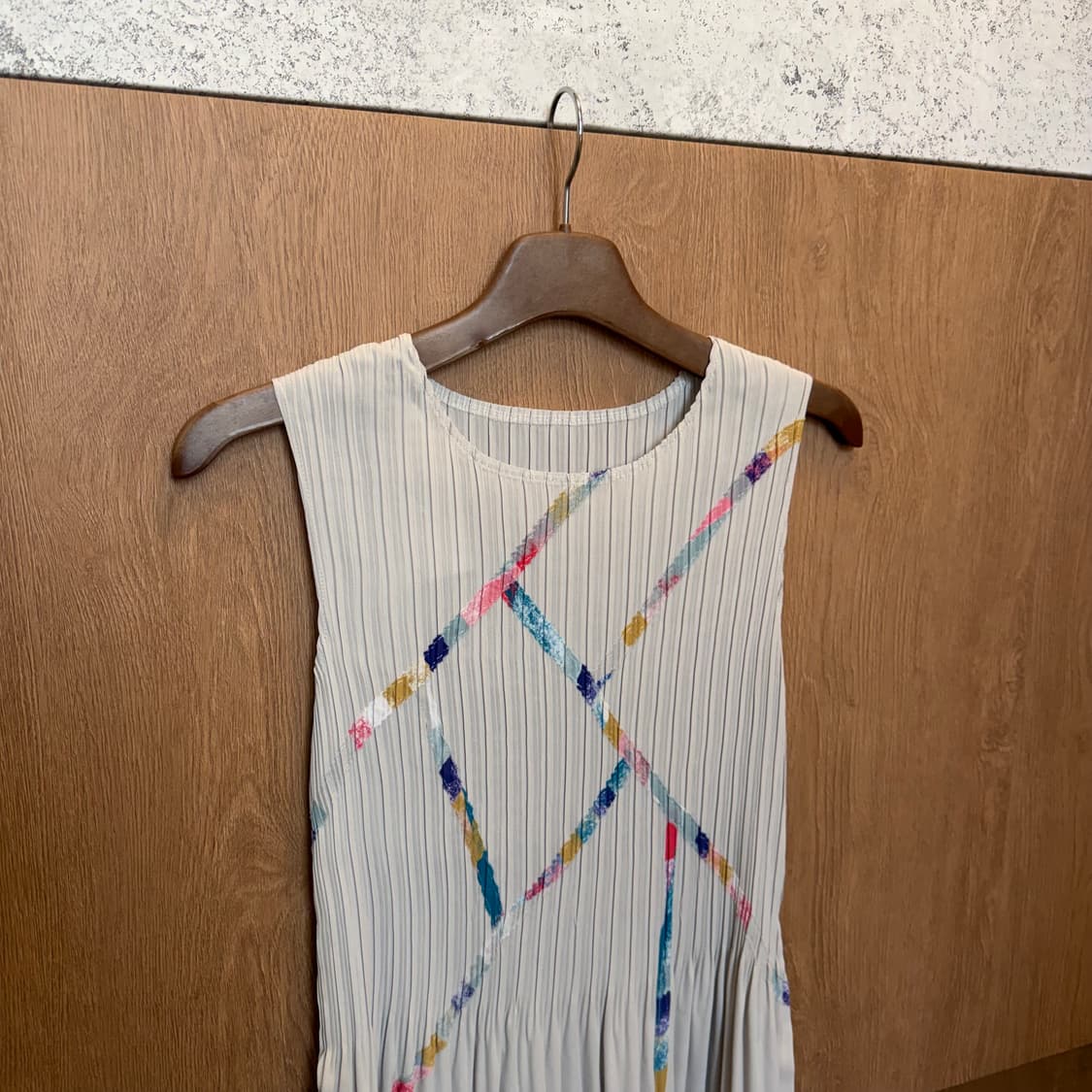 빈티지 슬리브리스 플리츠 블라우스 페인팅 프린팅 디테일 베이지 상품이미지3