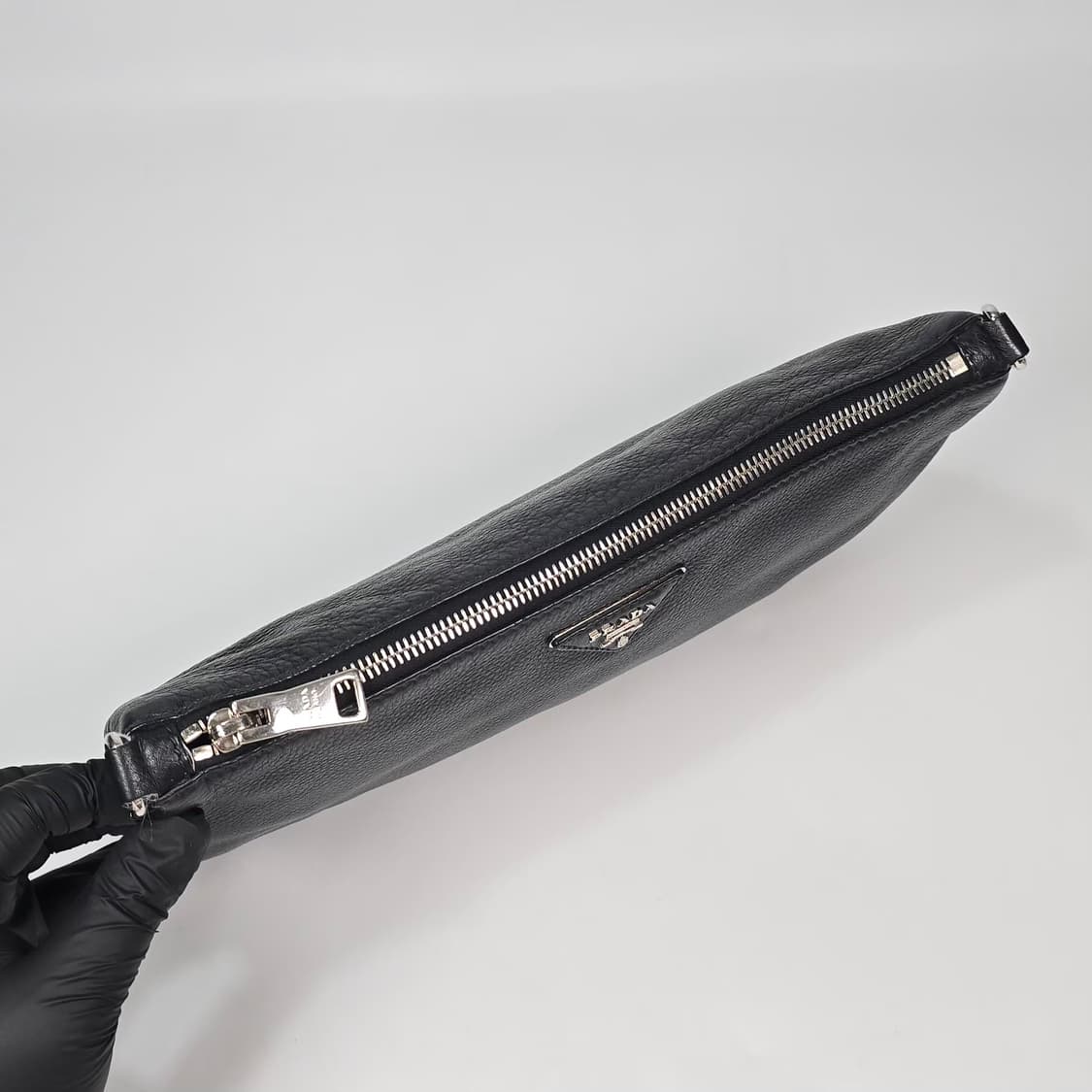 프라다 비텔로 다이노 은장 트라이앵글 클러치 크로스백 상품이미지6