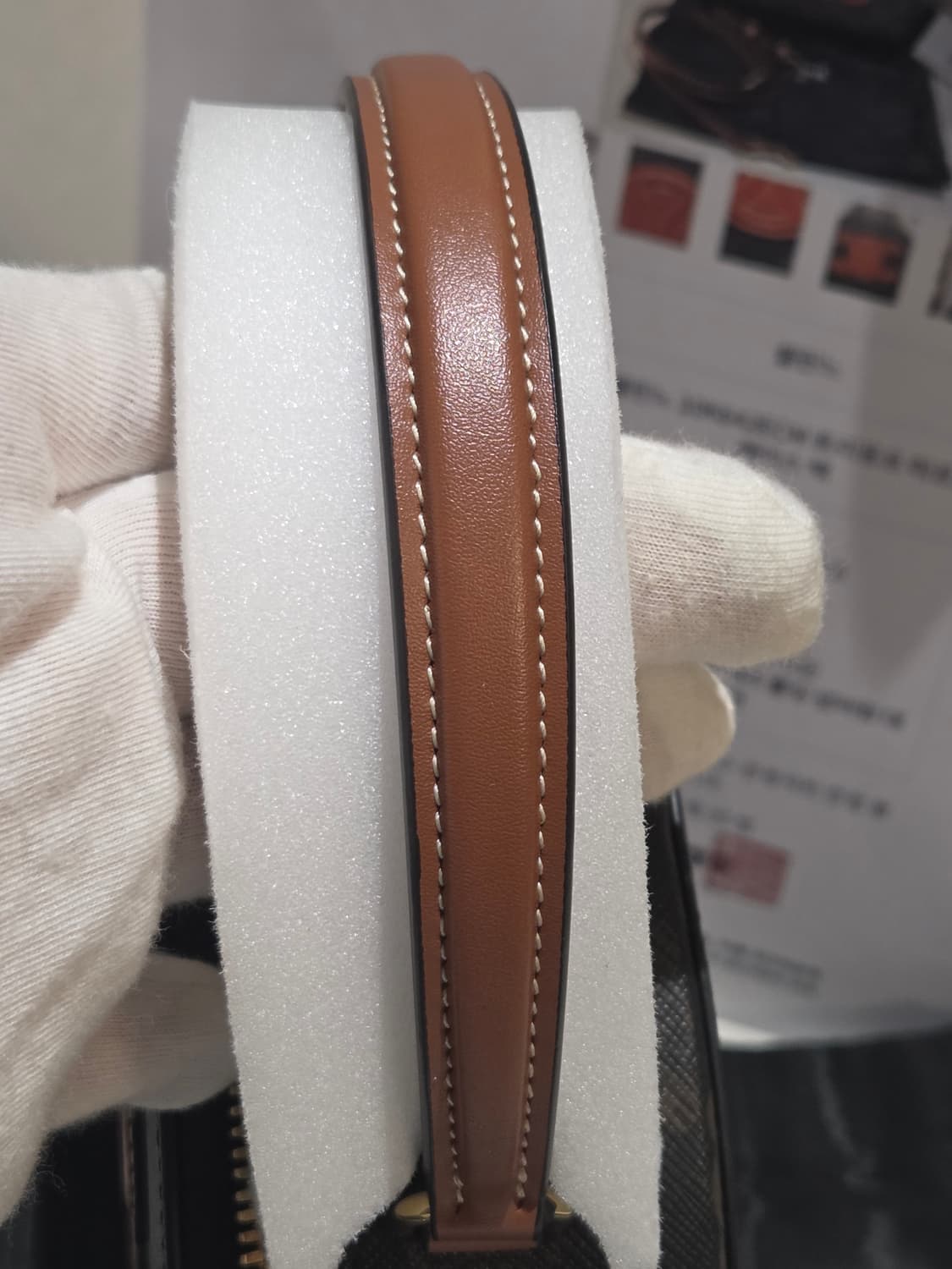 [새상품급] 셀린느 트리옹프 하프문 케이스 백 상품이미지5