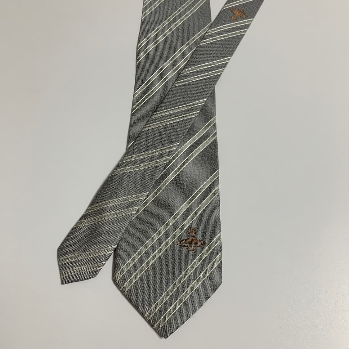 비비안웨스트우드 스트라이프 로고넥타이 명품 100실크 A+등급 8.8cm 상품이미지3