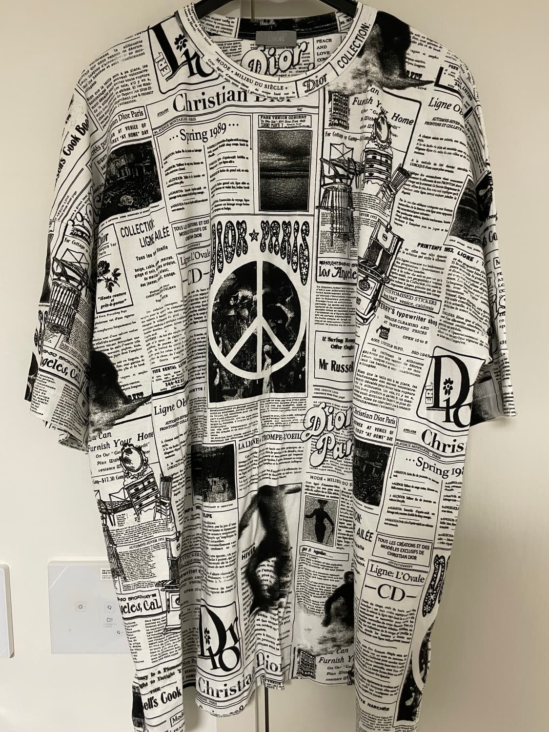 디올 뉴스페이퍼 프린트 티셔츠 상품이미지1